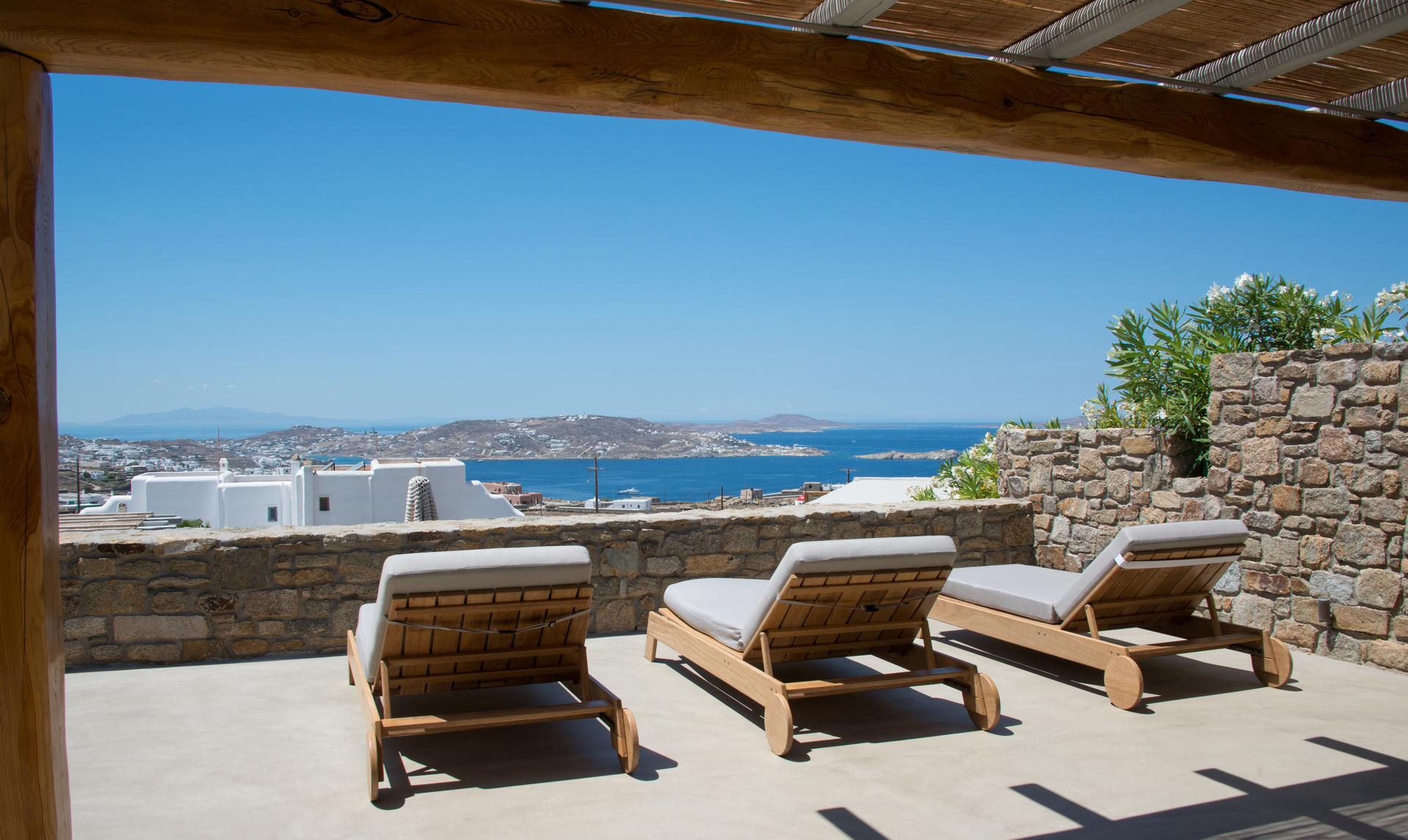 Villa Chrysos Gialos Tourlos: Luxury 4-Bedroom Apartment with Hot Tub and Sea Views, Tourlos