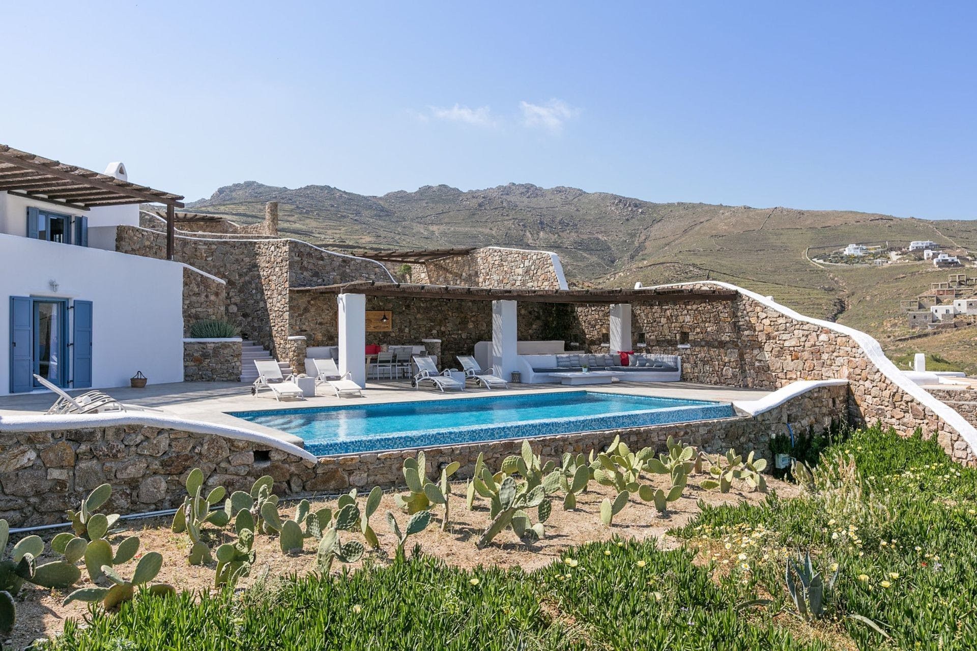 Villa Ostria Agios Lazaros Tourlos: 4-Bedroom Luxury Apartment with Infinity Pool and Sea Views, Tourlos, Mykonos