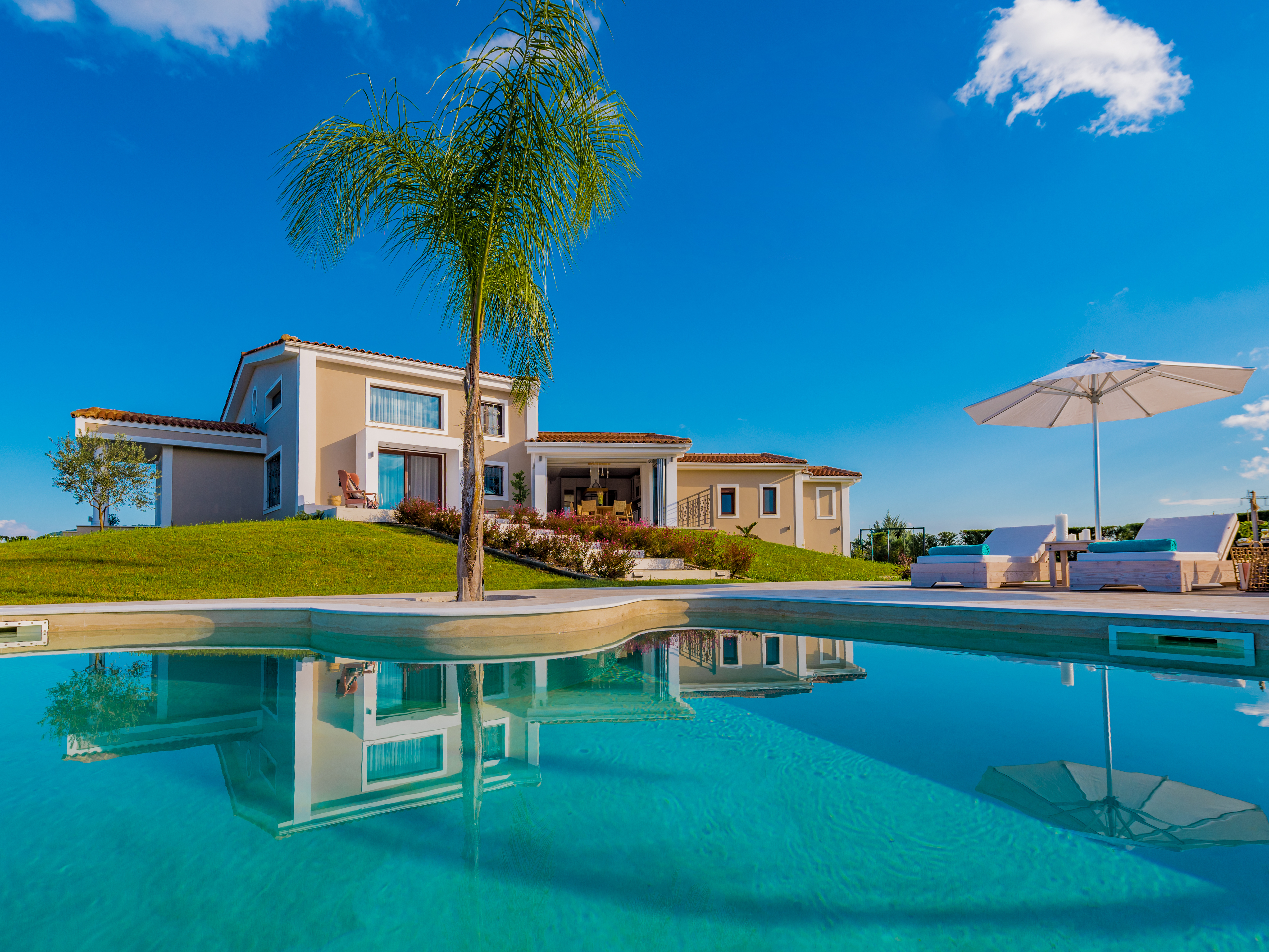 Villa Kyanos Vasilikos Tsilivi: Exquisite 5-Bedroom Villa with Heated Pool, Zakynthos