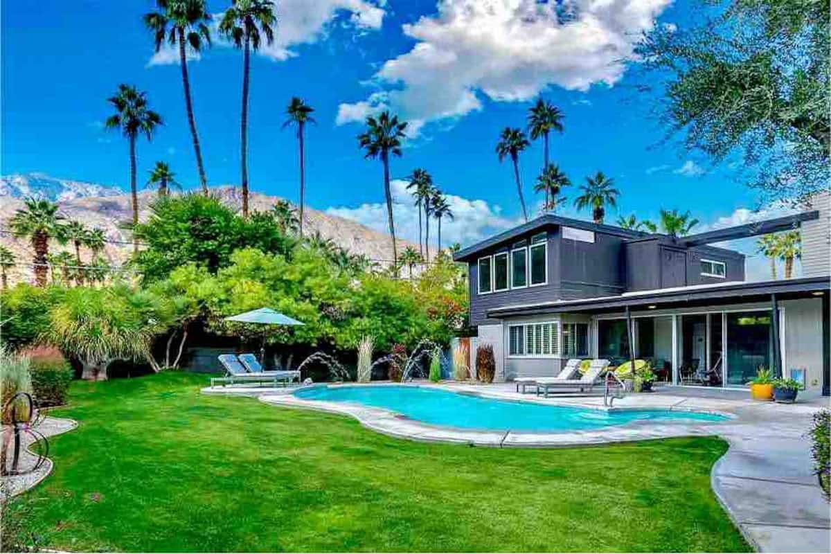 Villa Mestral Two Bunch Cathedral City: Exquisite 4-Bedroom Villa with Pool and Hot Tub, Palm Springs