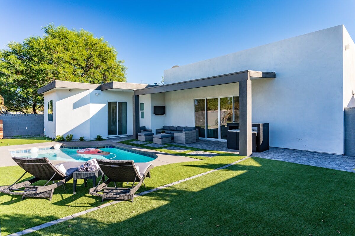 Villa Safira McDowell Scottsdale: Luxury 4-Bedroom Villa with Heated Pool and Hot Tub, Scottsdale