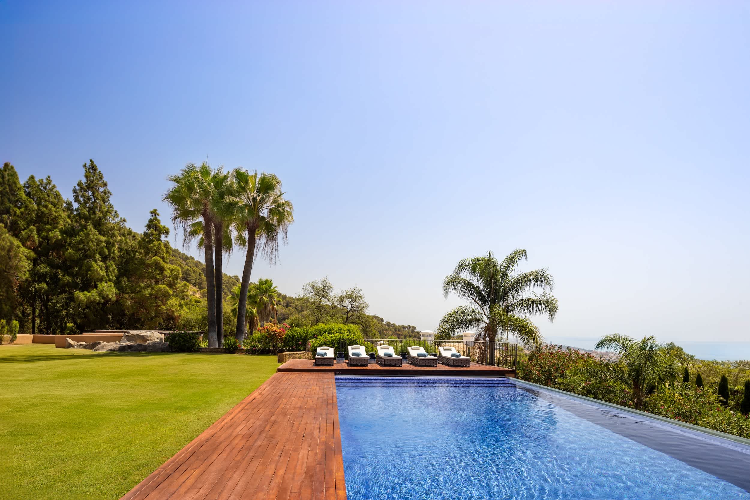 Villa Mestral Nagüeles Marbella: Exquisite 6-Bedroom Villa with Sea Views and Pool, Marbella
