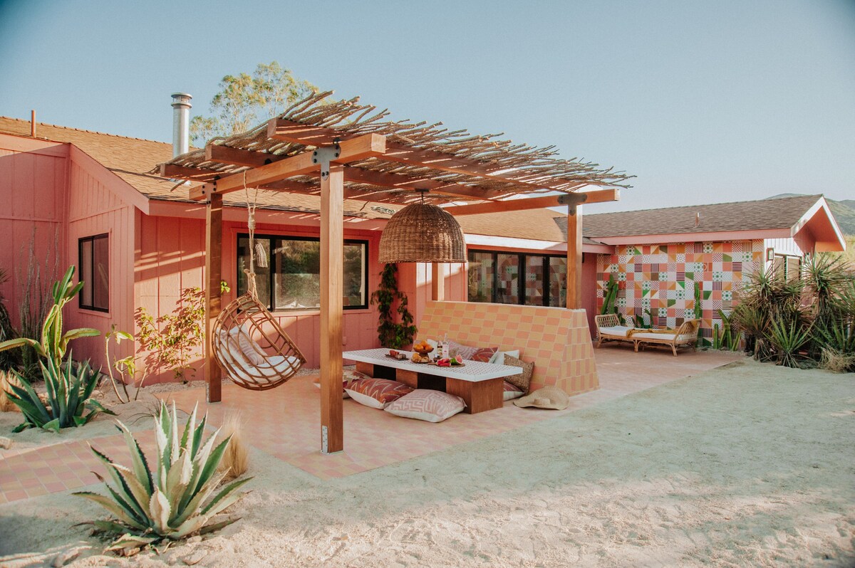 Villa Mojave Morongo: Luxury 3-Bedroom Villa with Private Pool and Hot Tub, Morongo Valley