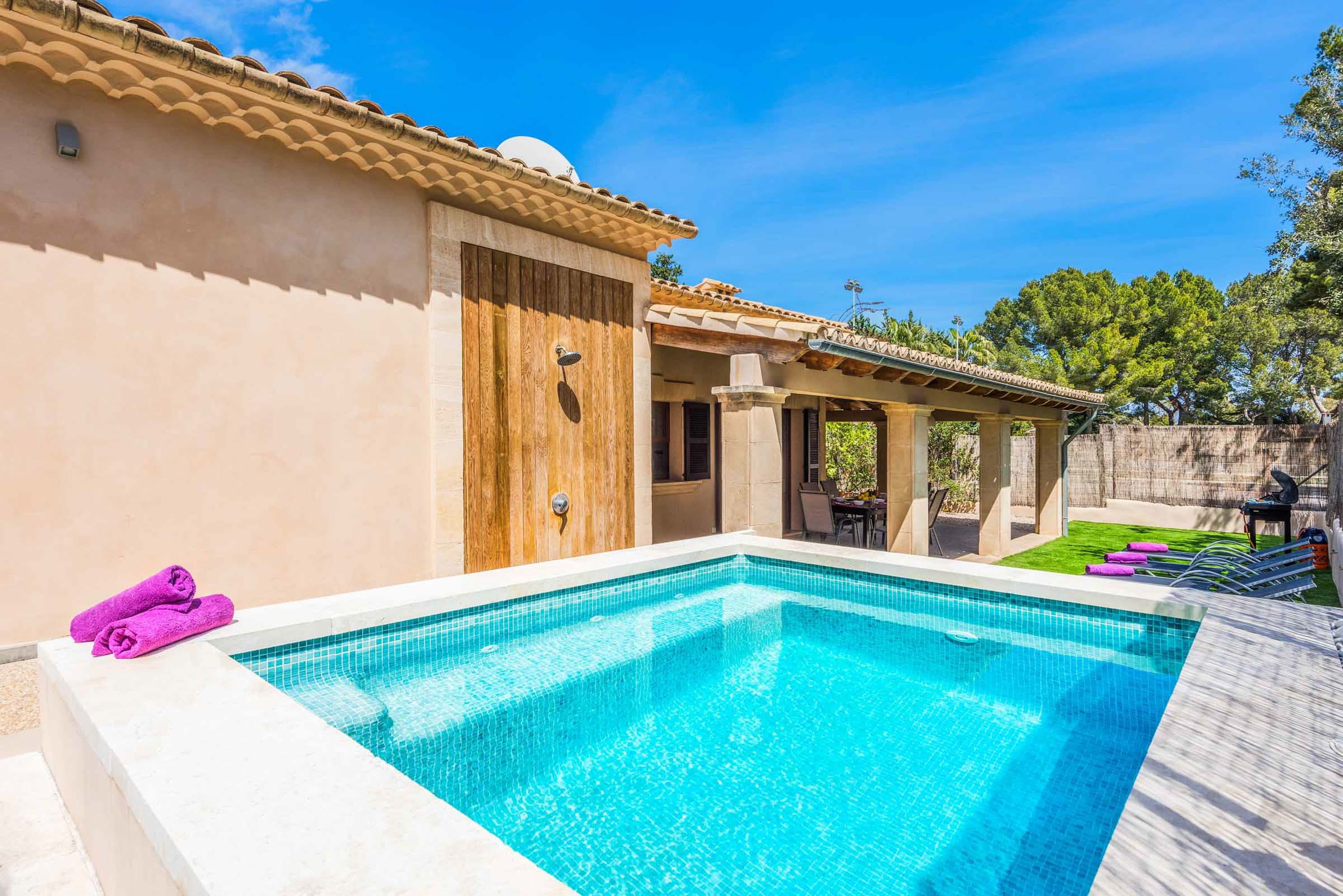 Villa Morer Pollença Pollença 2: Charming 3-Bedroom Apartment with Pool and BBQ, Pollença Mallorca