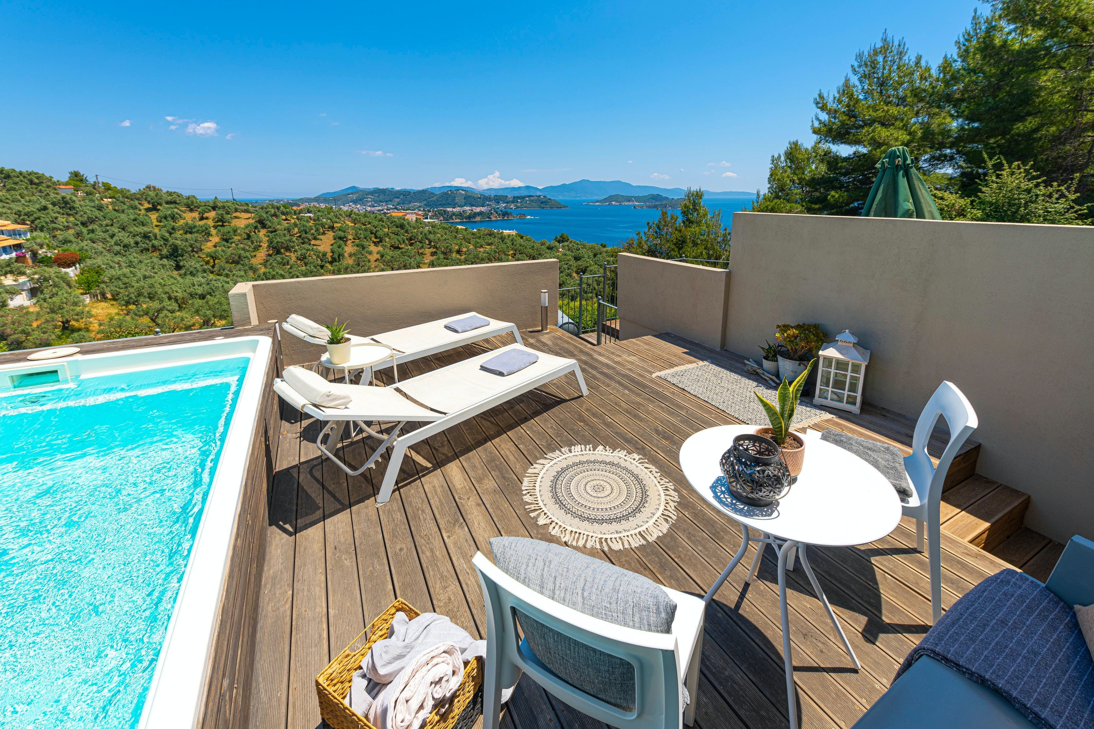 Villa Mourtia Skiathos Skiathos: Charming 2-Bedroom Apartment Rental with Sea View and Pool, Skiathos