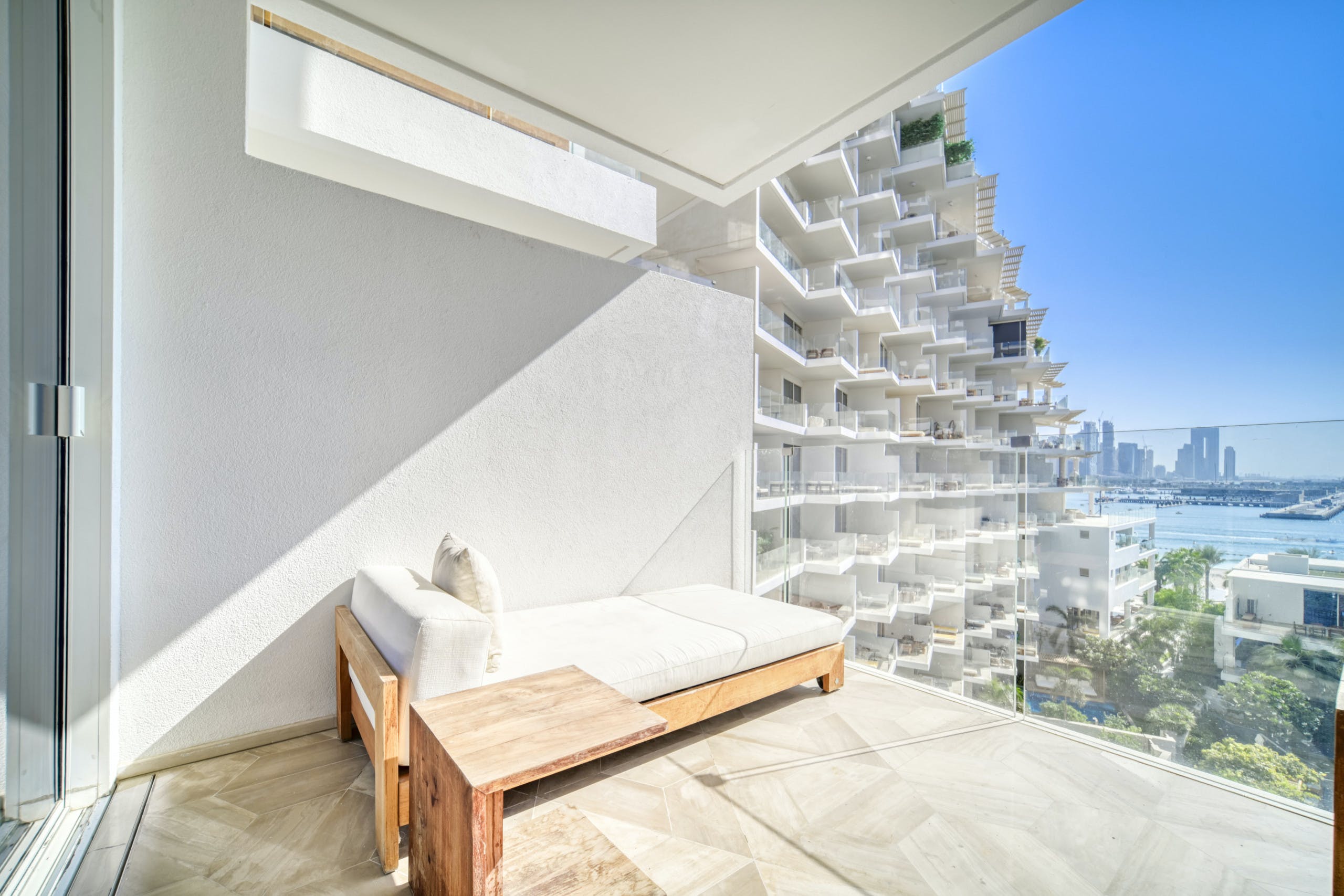Villa Nakheel Palm Jumeirah: Elegant 2-Bedroom Apartment with Sea Views and Pool, Palm Jumeirah Dubai