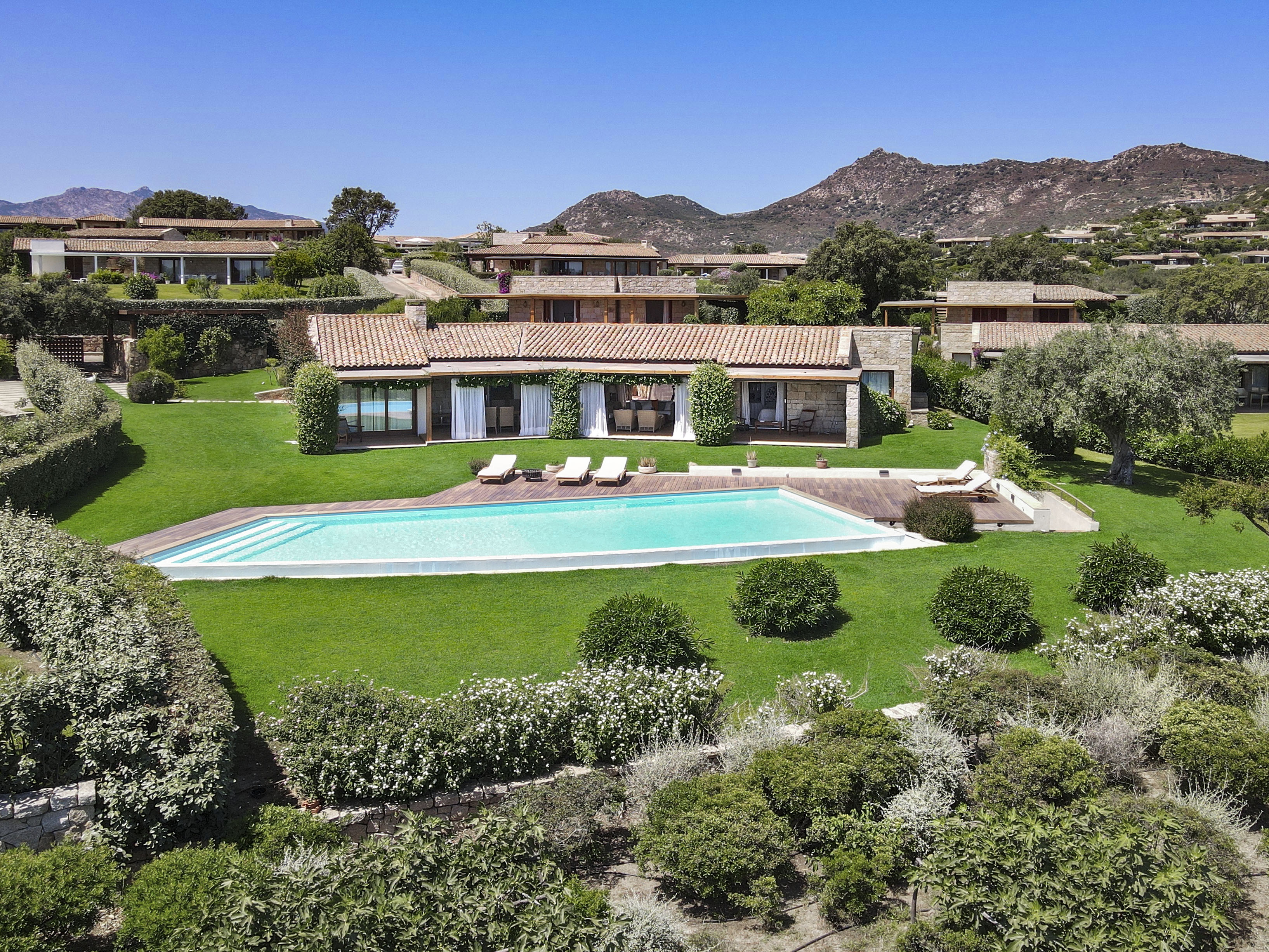 Villa Nuraghe SanTeodoro: 6-Bedroom Luxury Villa with Sea Views and Private Pool, Sardinia North