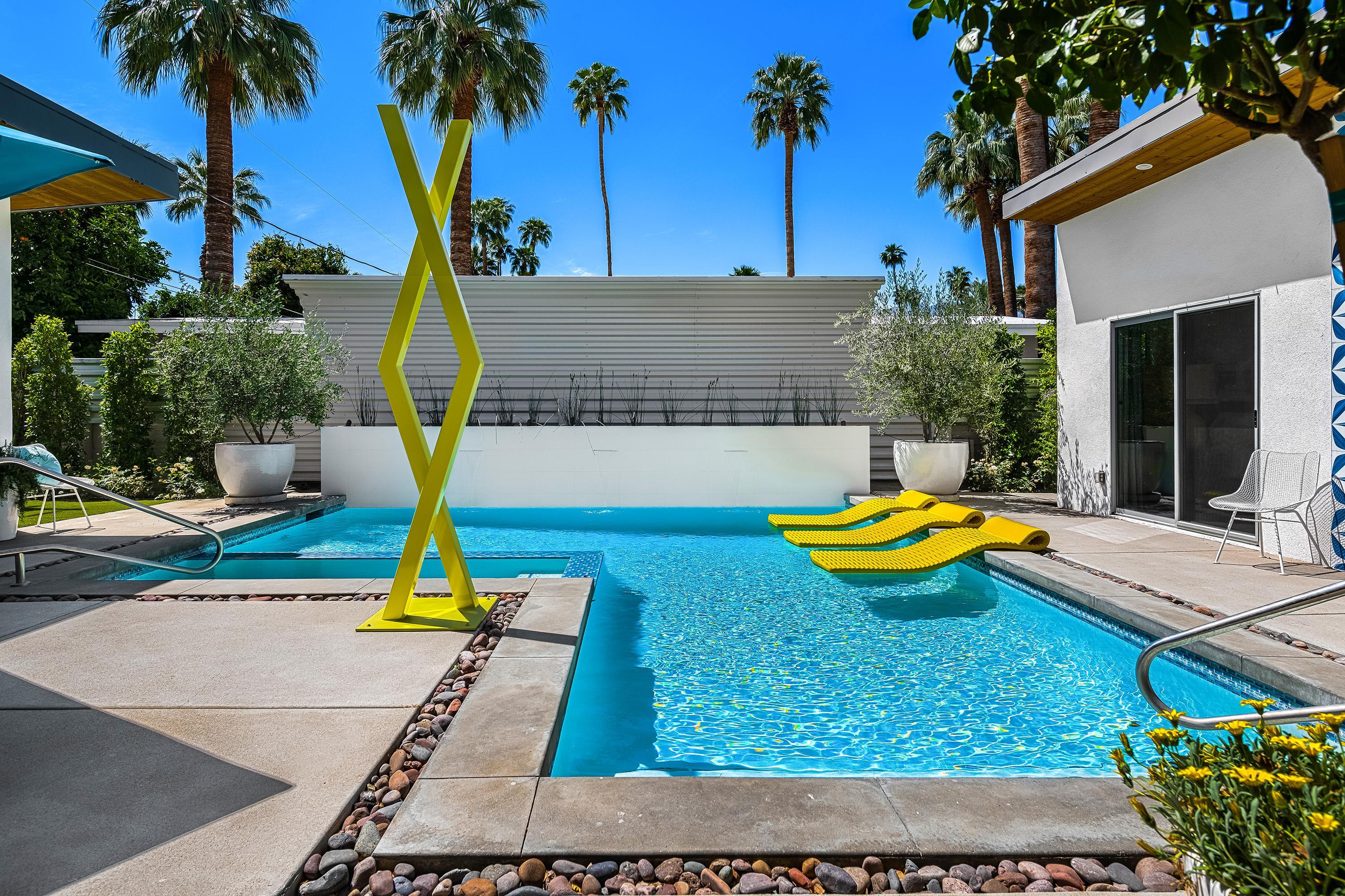 Villa Levante Bogert Trail Cathedral City: Luxury 3-Bedroom Apartment with Private Pool and Hot Tub, Palm Springs