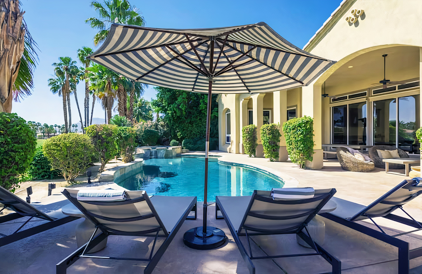 Villa Dorado Eldorado La Quinta: Luxury 4-Bedroom Apartment with Heated Pool and Hot Tub, La Quinta