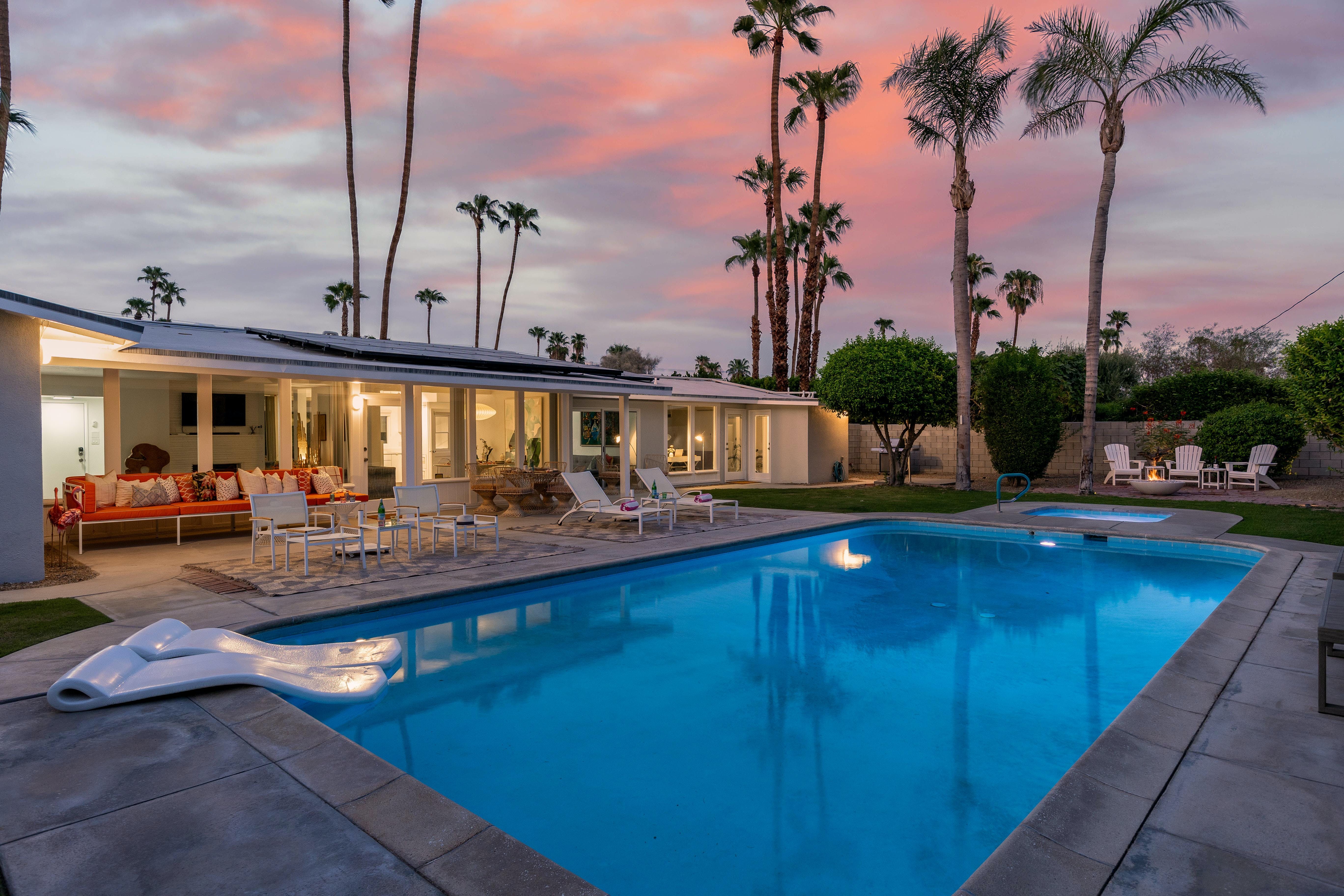 Villa Alborada Tahquitz Palm Springs: Luxury 2-Bedroom Villa with Private Pool and Hot Tub, Palm Springs