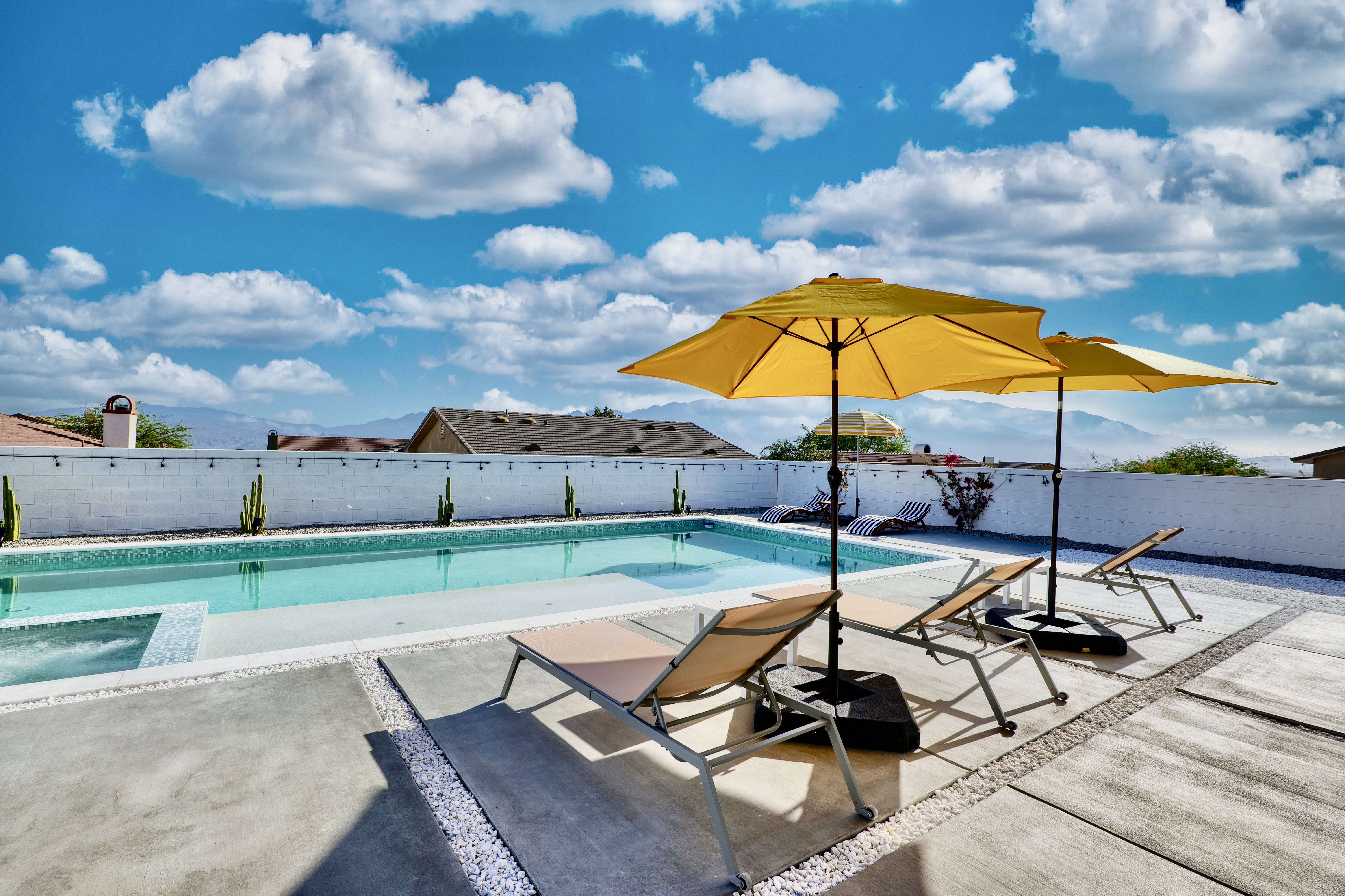 Villa Alba Mission Creek Desert Hot Springs: Luxury 4-Bedroom Villa with Private Pool and Hot Tub, Palm Springs