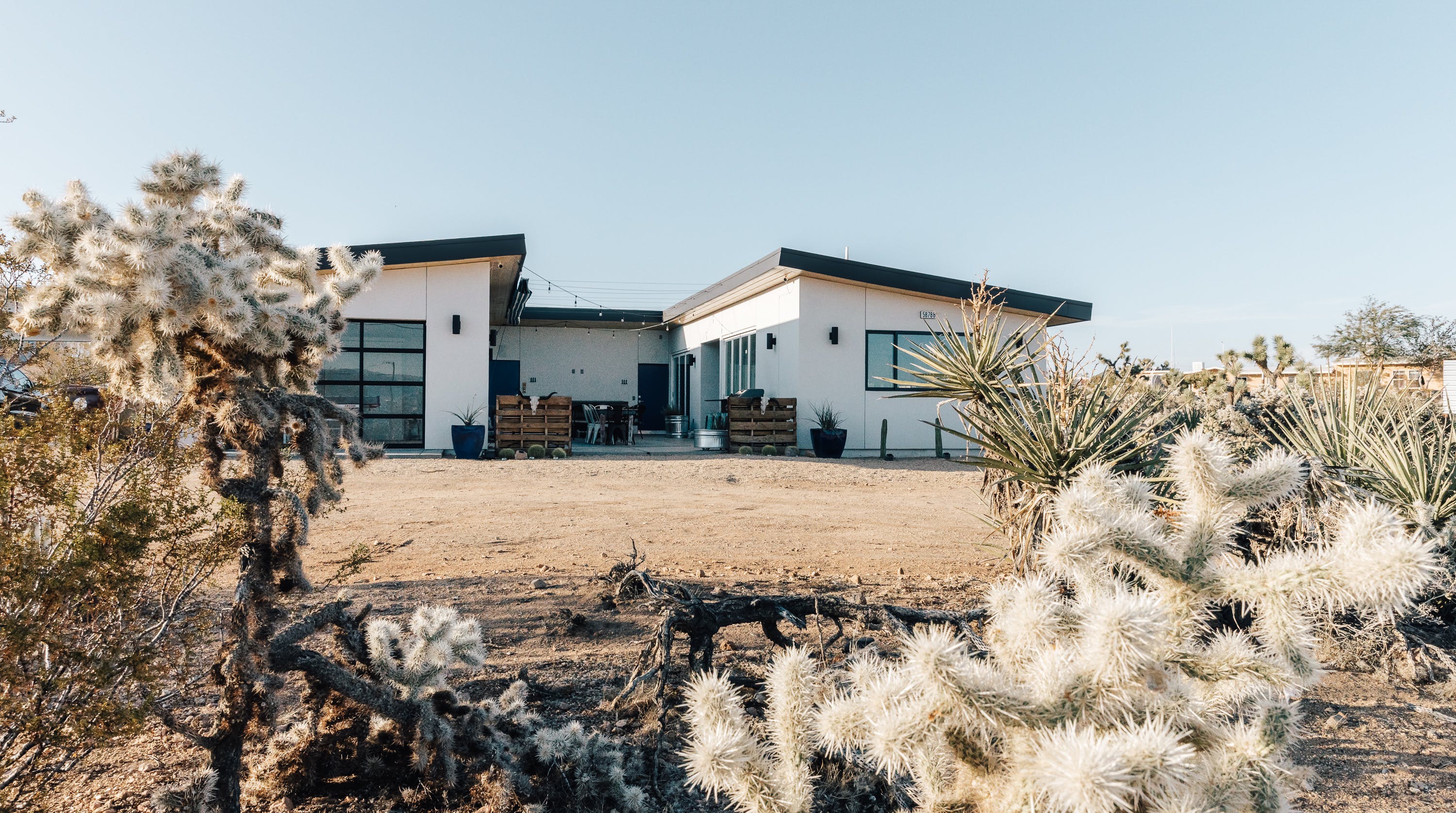 Villa Lysias Homestead Yucca Valley: Luxury 3-Bedroom Villa with Hot Tub and Pool, Yucca Valley