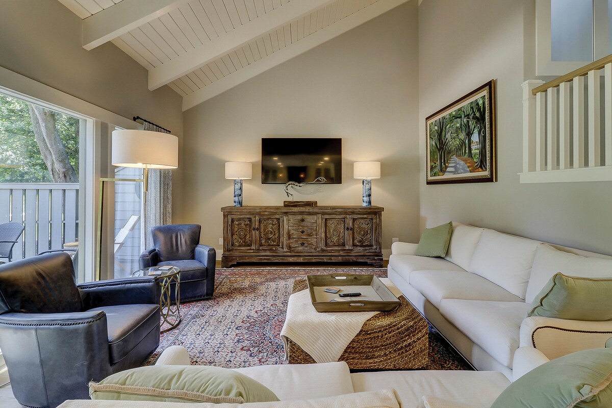 Villa Grecale Jarvis Hilton Head: Luxury 3-Bedroom Apartment with Pool and Golf Course Views, Hilton Head