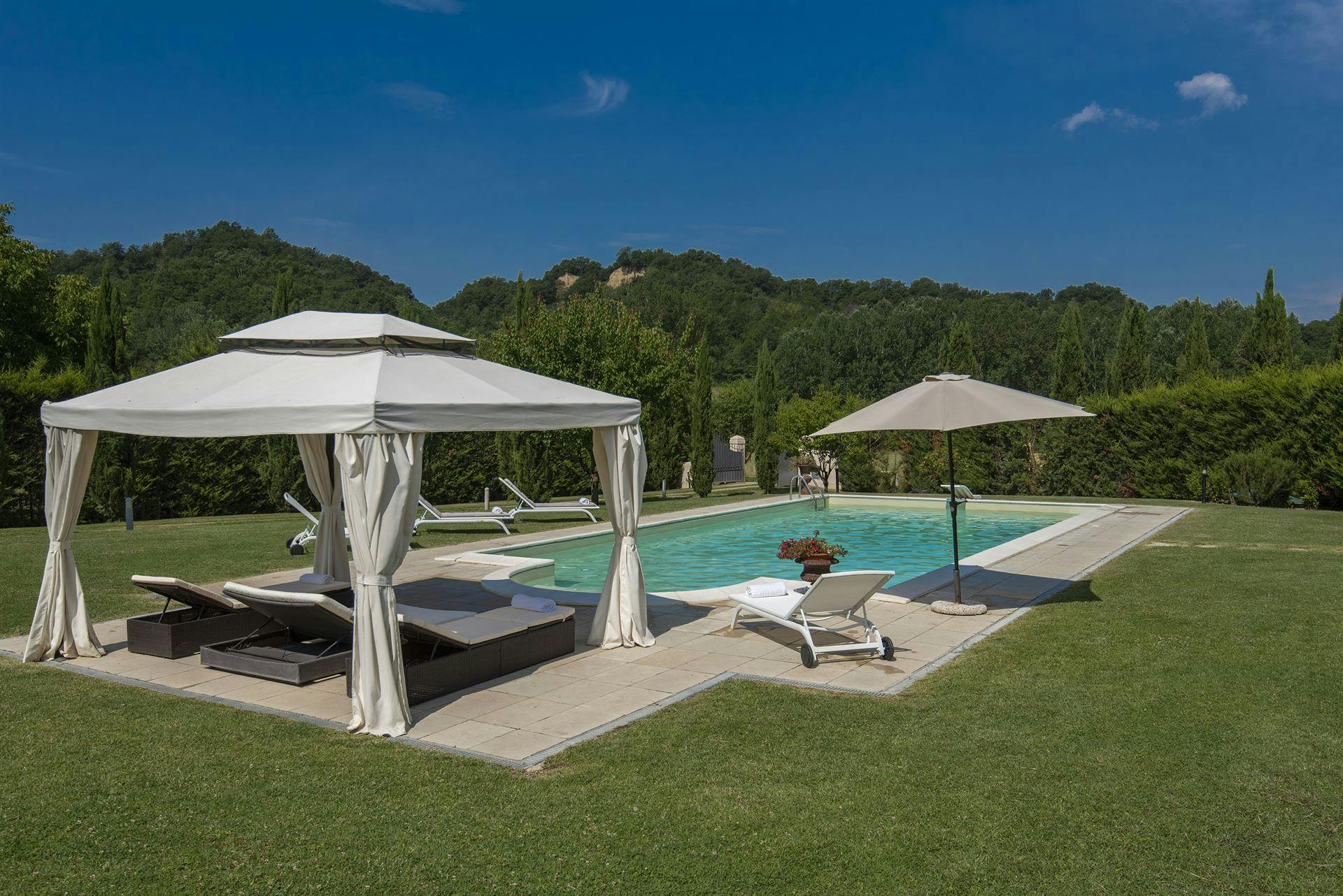 Villa Pieve Loro Ciuffenna: Luxury 3-Bedroom Villa with Private Pool and Air-Con, Florence East Tuscany