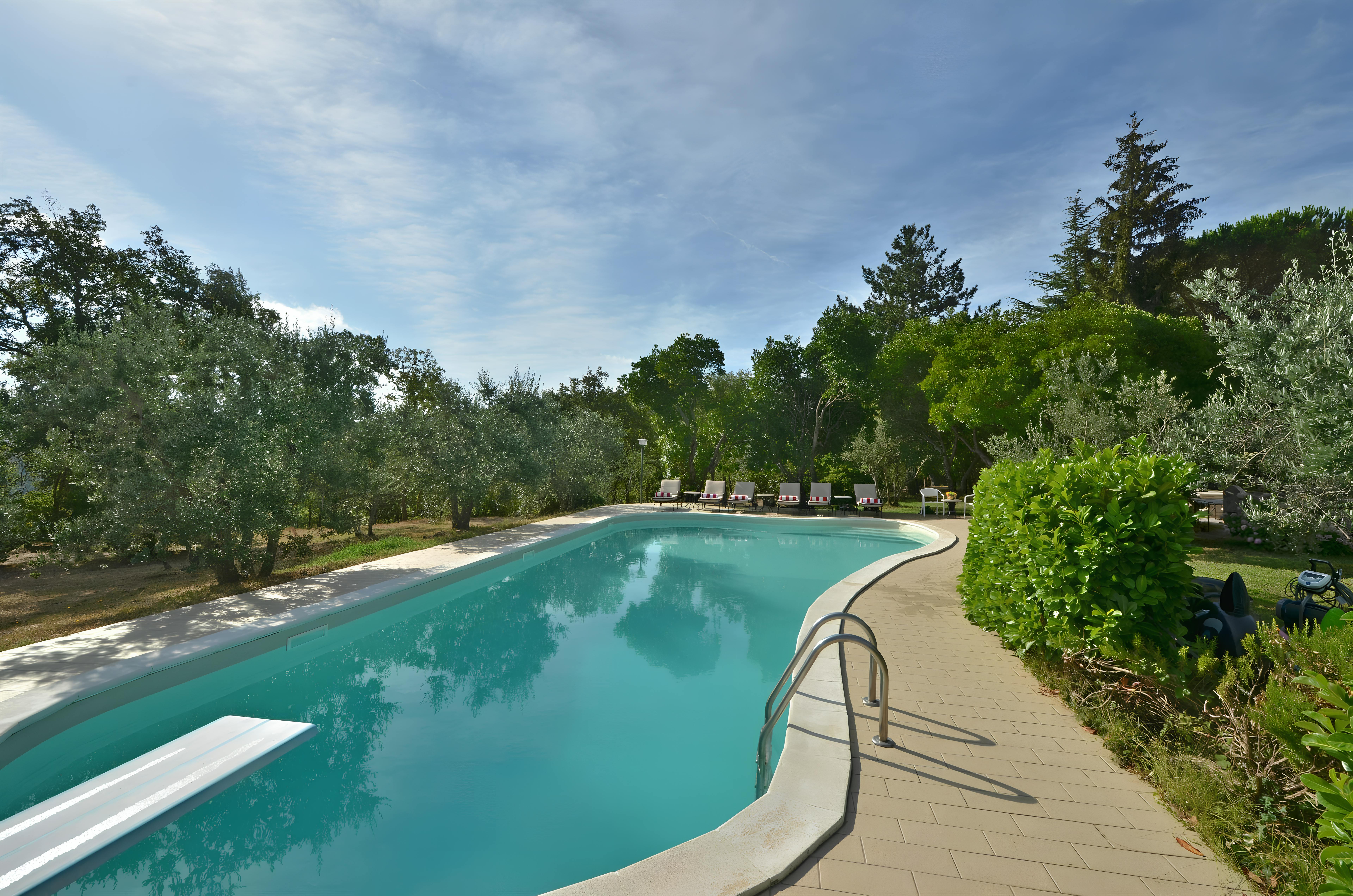Villa Garbino Petroio Val di Chiana: Spacious 5-Bedroom Villa with Pool and Tennis Court, Tuscany