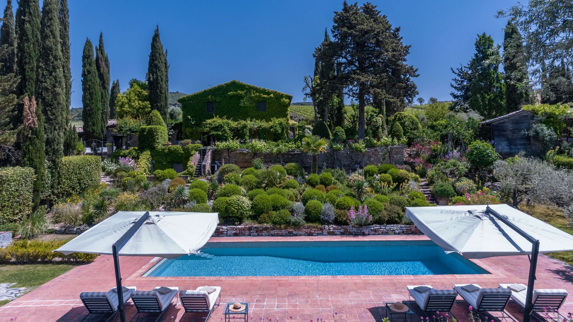 Villa Alba Monteriggioni Chianti: Luxurious 6-Bedroom Villa with Pool in Chianti, Tuscany