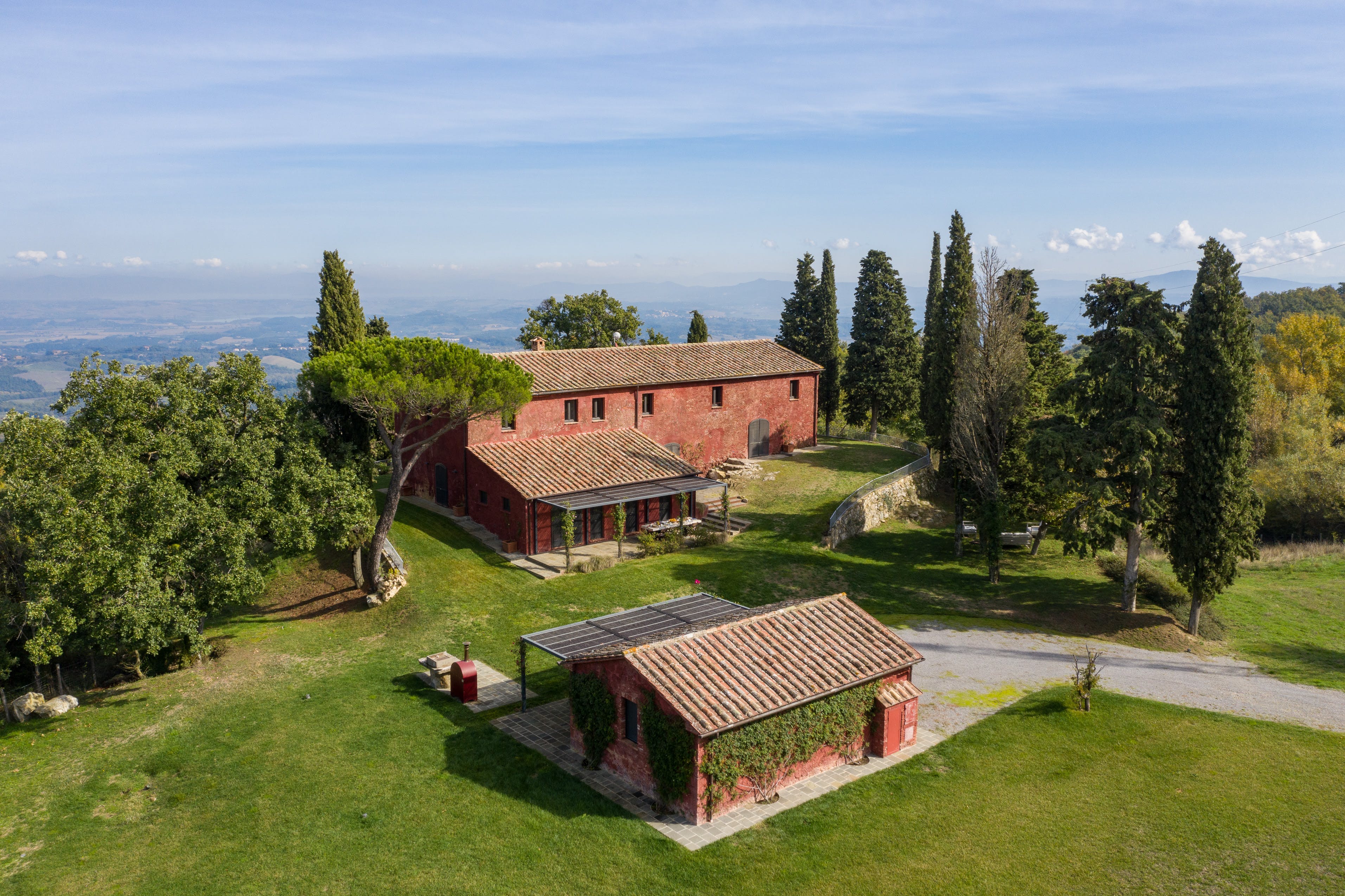 Villa Smeraldo Montecalvo Sarteano: Luxury 6-Bedroom Villa with Pool and Family-Friendly Features, Sarteano