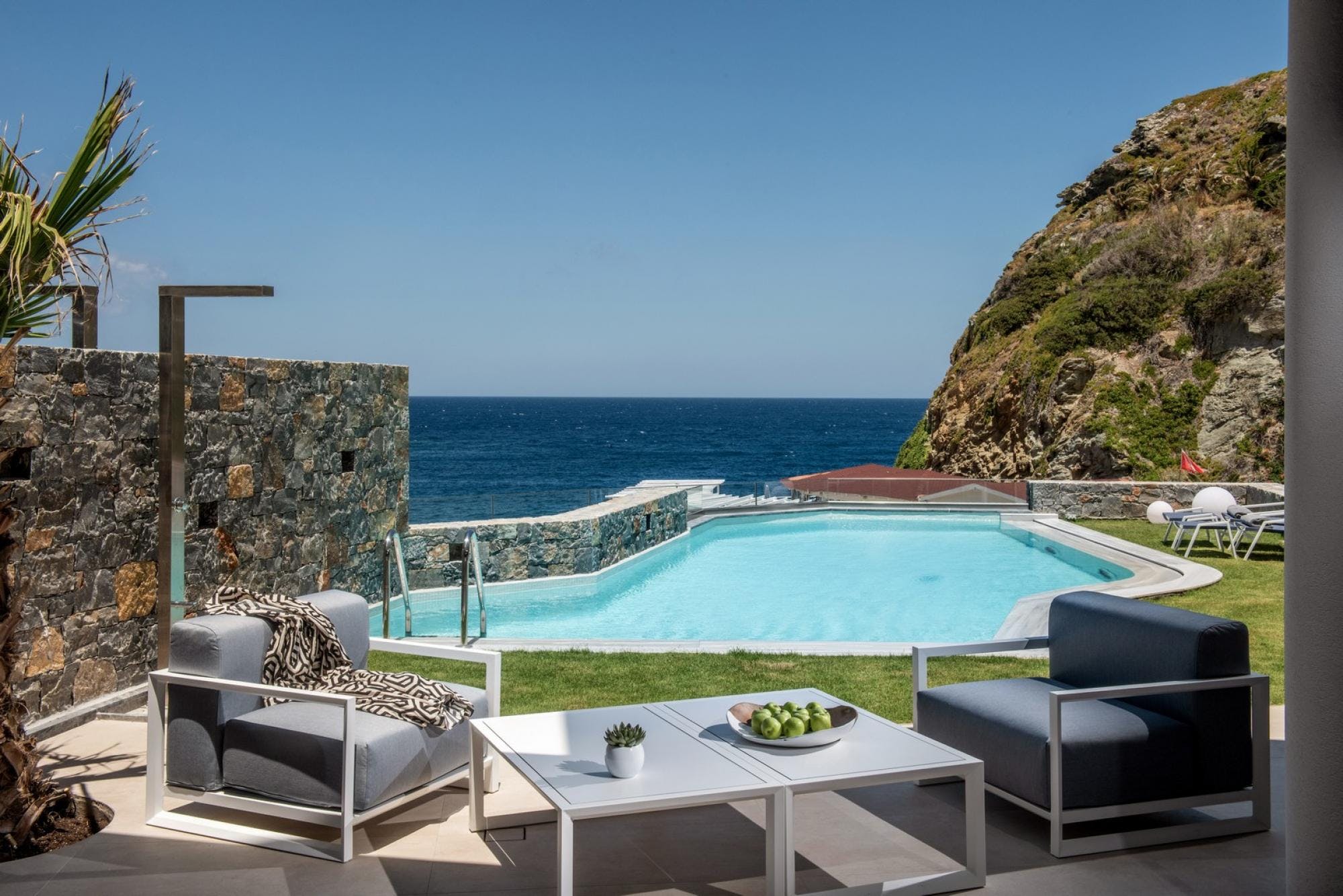 Villa Apárktias Karteros Heraklion Town: Spacious 12-Bedroom Apartment with Private Pool, Heraklion Town