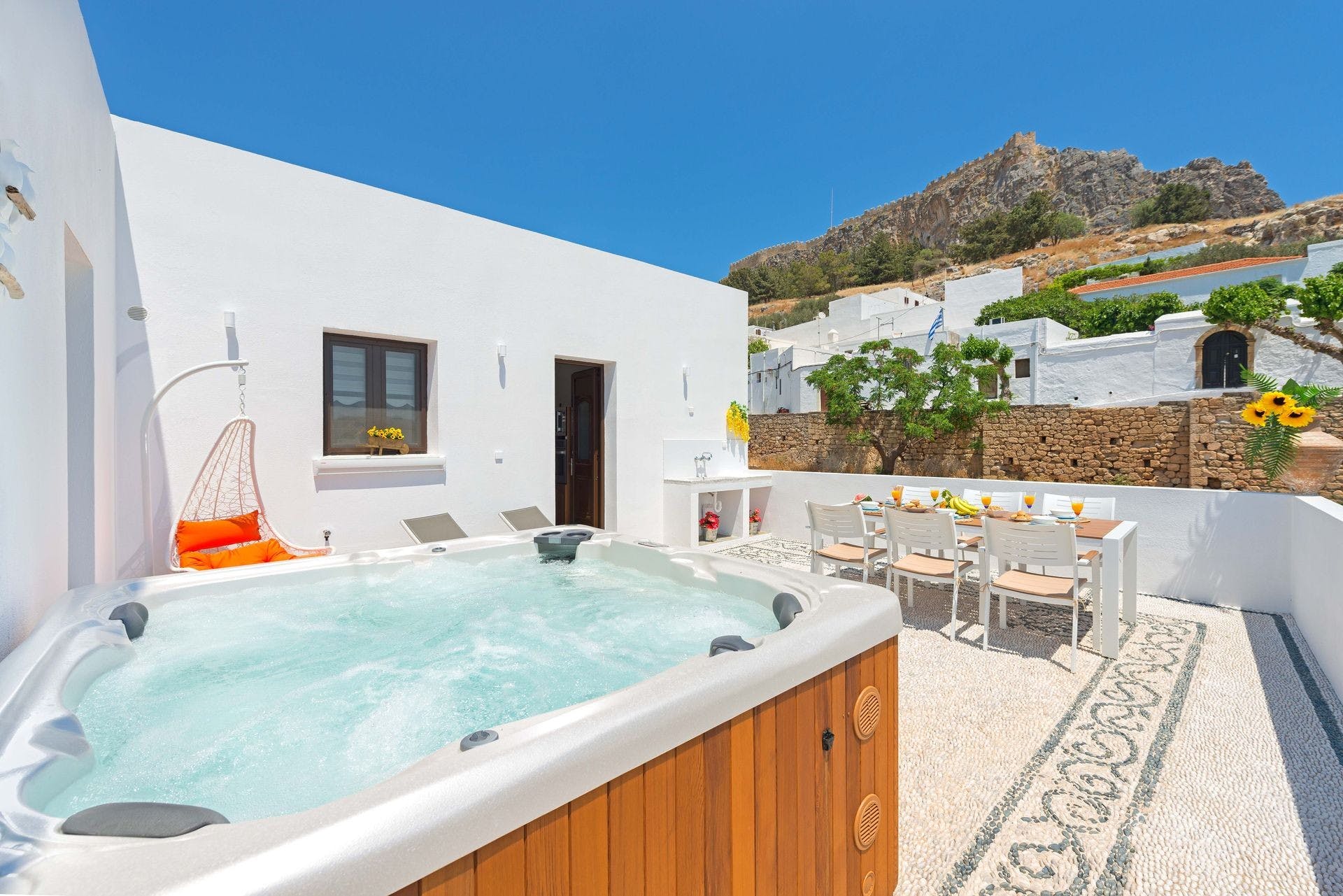 Villa Pyrgos Lindos: Luxury 3-Bedroom Apartment with Hot Tub and Sea Views, Lindos