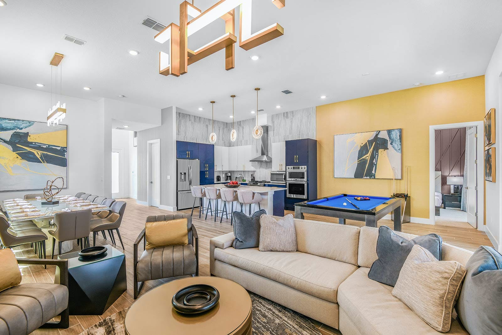 Villa Sabal Auburndale: Luxury 6-Bedroom Villa with Private Pool and Hot Tub, Polk County