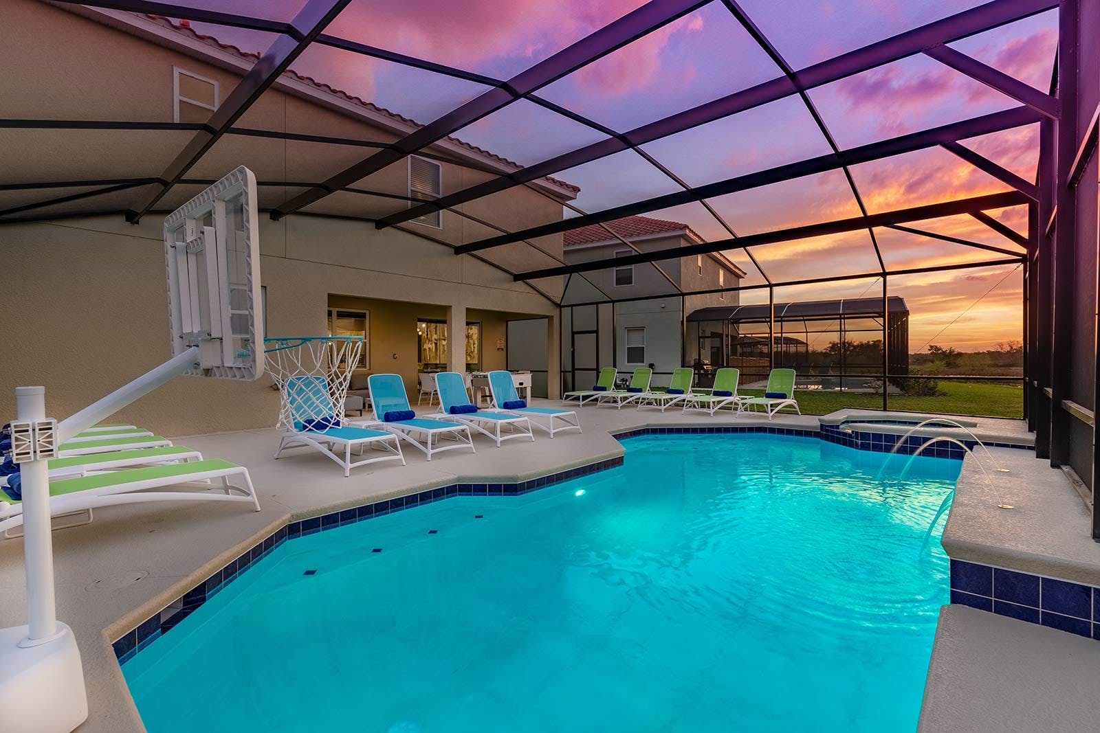 Villa Sabal Frostproof: Spacious 10-Bedroom Luxury Villa Rental with Pool and Tennis Court, Polk County