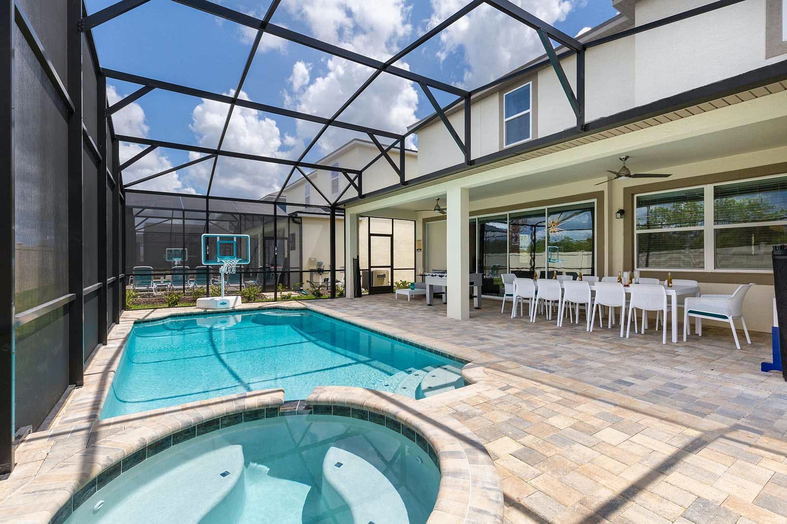 Villa Gloaming Shingle Florida: Luxury 8-Bedroom Villa with Heated Pool and Gym, Osceola County