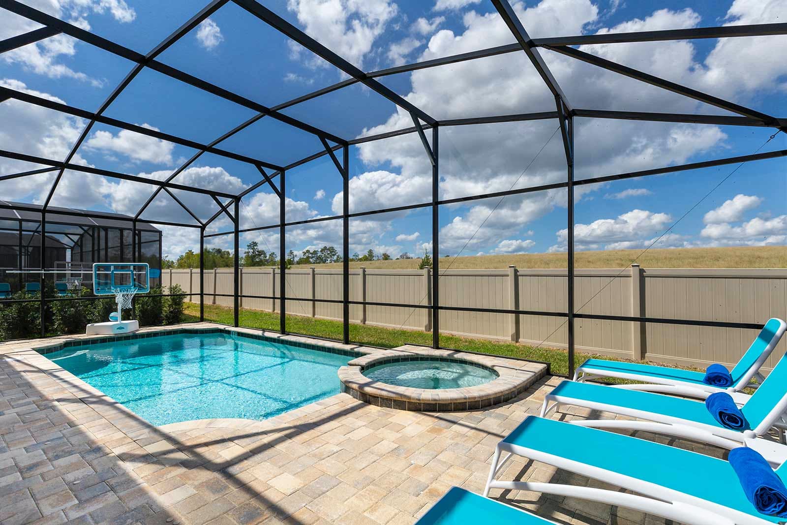 Villa Gloaming Turtle Florida: Luxury 8-Bedroom Villa with Private Pool and Gym, Osceola County