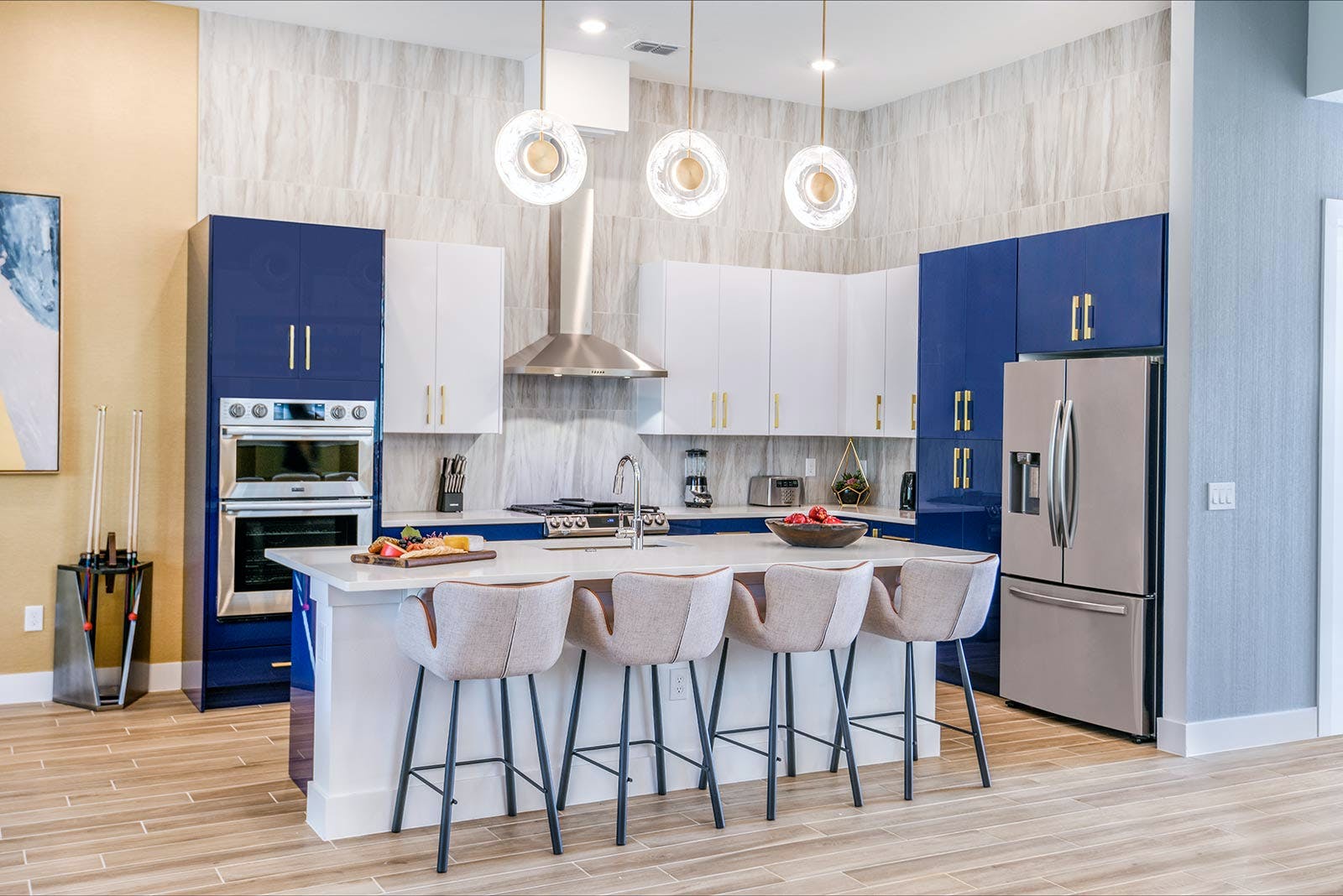 Villa Boreas Lakewood Florida: Luxury 6-Bedroom Apartment with Pool and Tennis Court, Polk County
