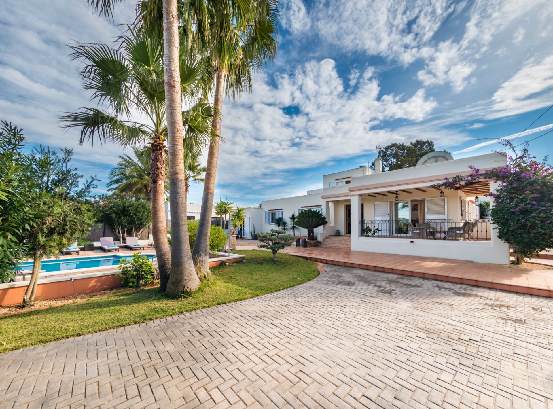 Villa Mestral Es Cubells Ibiza: Luxury 5-Bedroom Villa with Pool and Beach Access, Ibiza