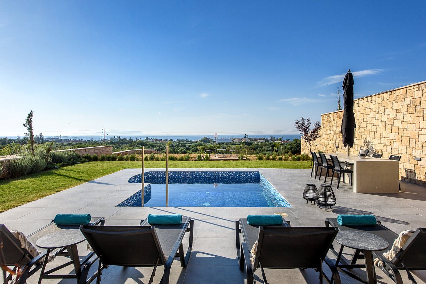 Villa Samothraki Hersonissos: Spacious 3-Bedroom Apartment with Sea Views and Pool, Crete