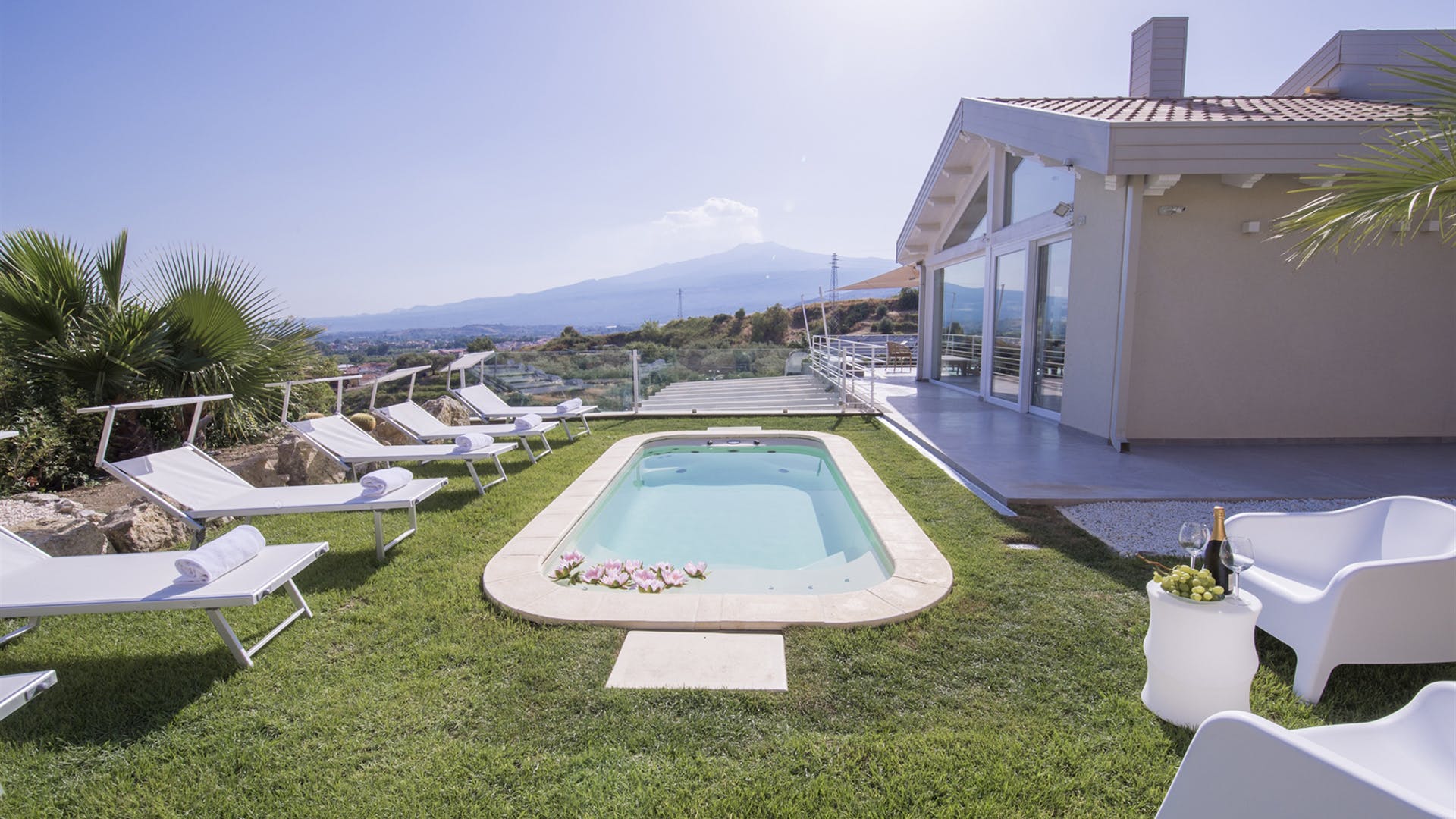 Villa Ambrato Mazzeo Taormina: Elegant 3-Bedroom Apartment with Seaview and Pool, Taormina