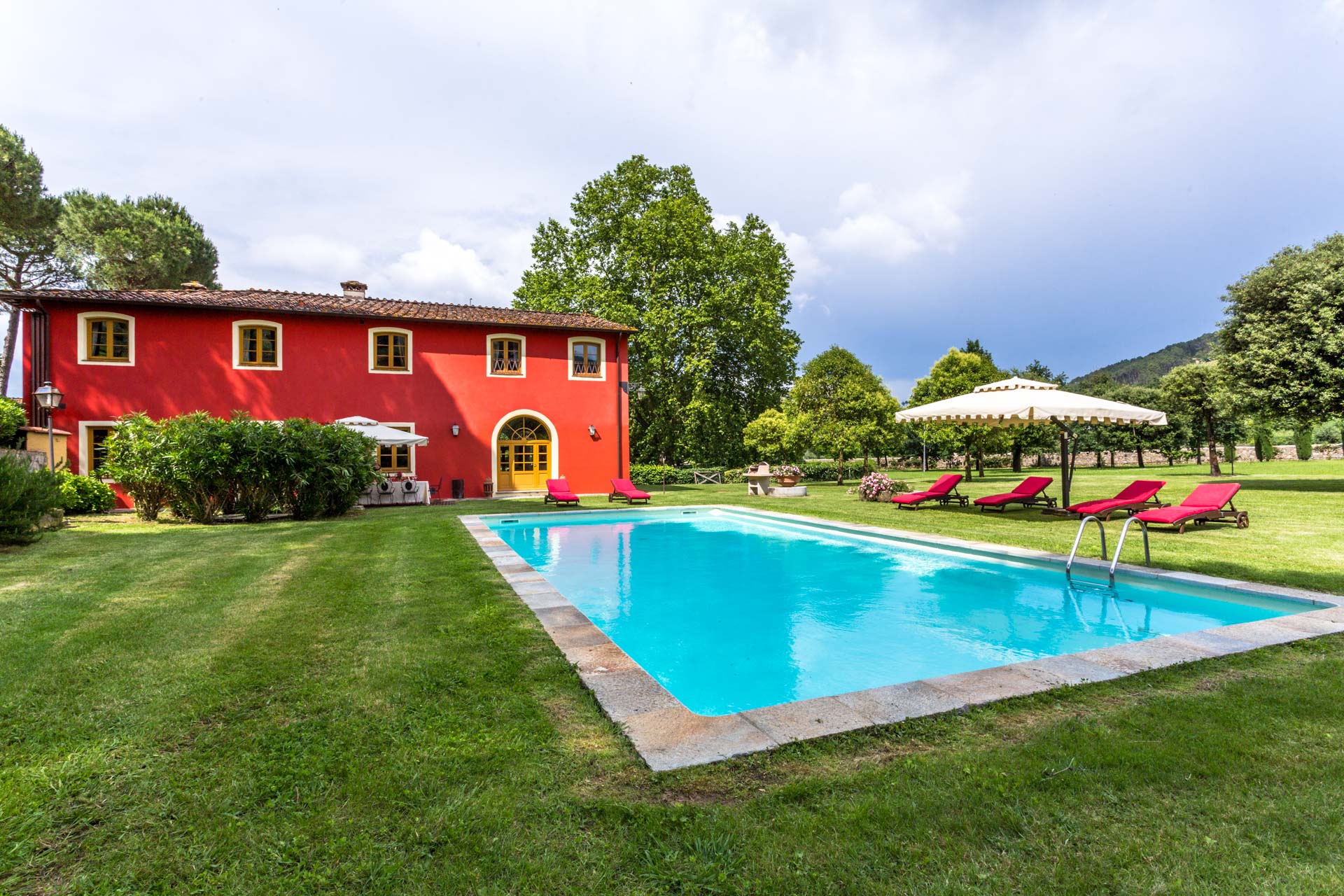 Villa Crepuscolo Montecarlo Lucca: Charming 4-Bedroom Villa with Pool and Countryside Views, Lucca