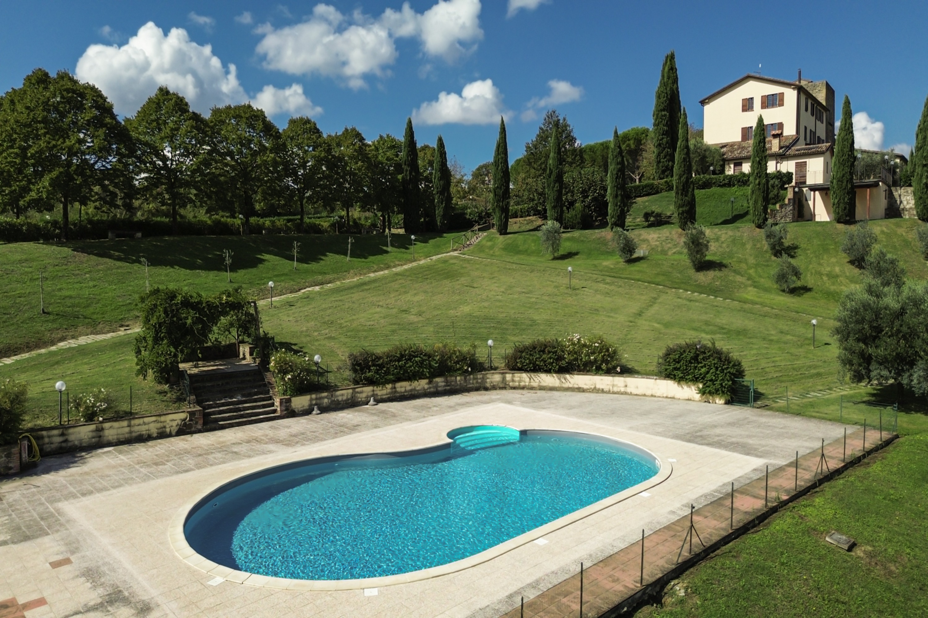 Villa Santa Margherita Cortona: Spacious 7-Bedroom Villa with Pool, Cortona