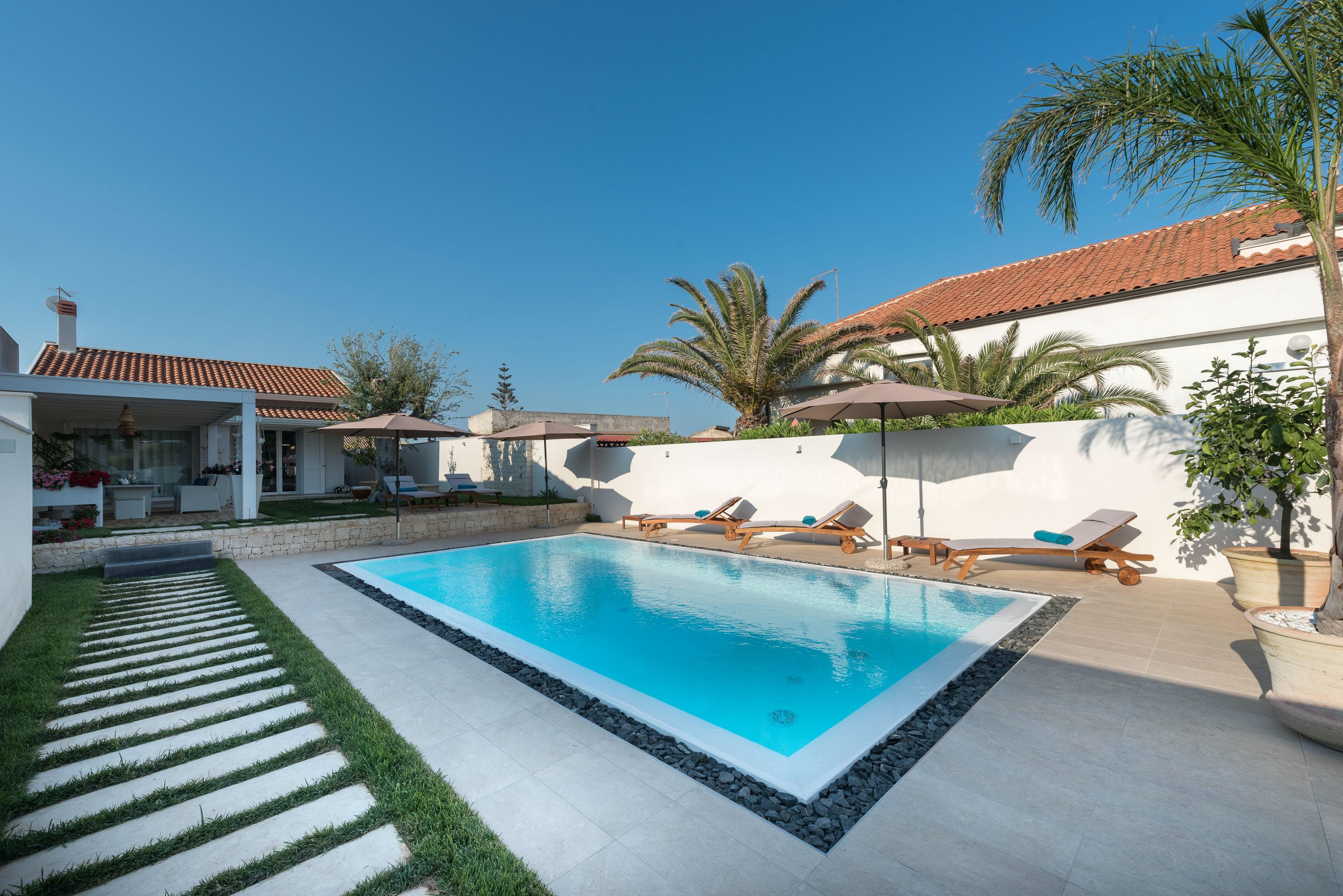 Villa Scirocco Santa Maria: Luxury 2-Bedroom Villa with Private Pool and Sea Views, Val di Noto