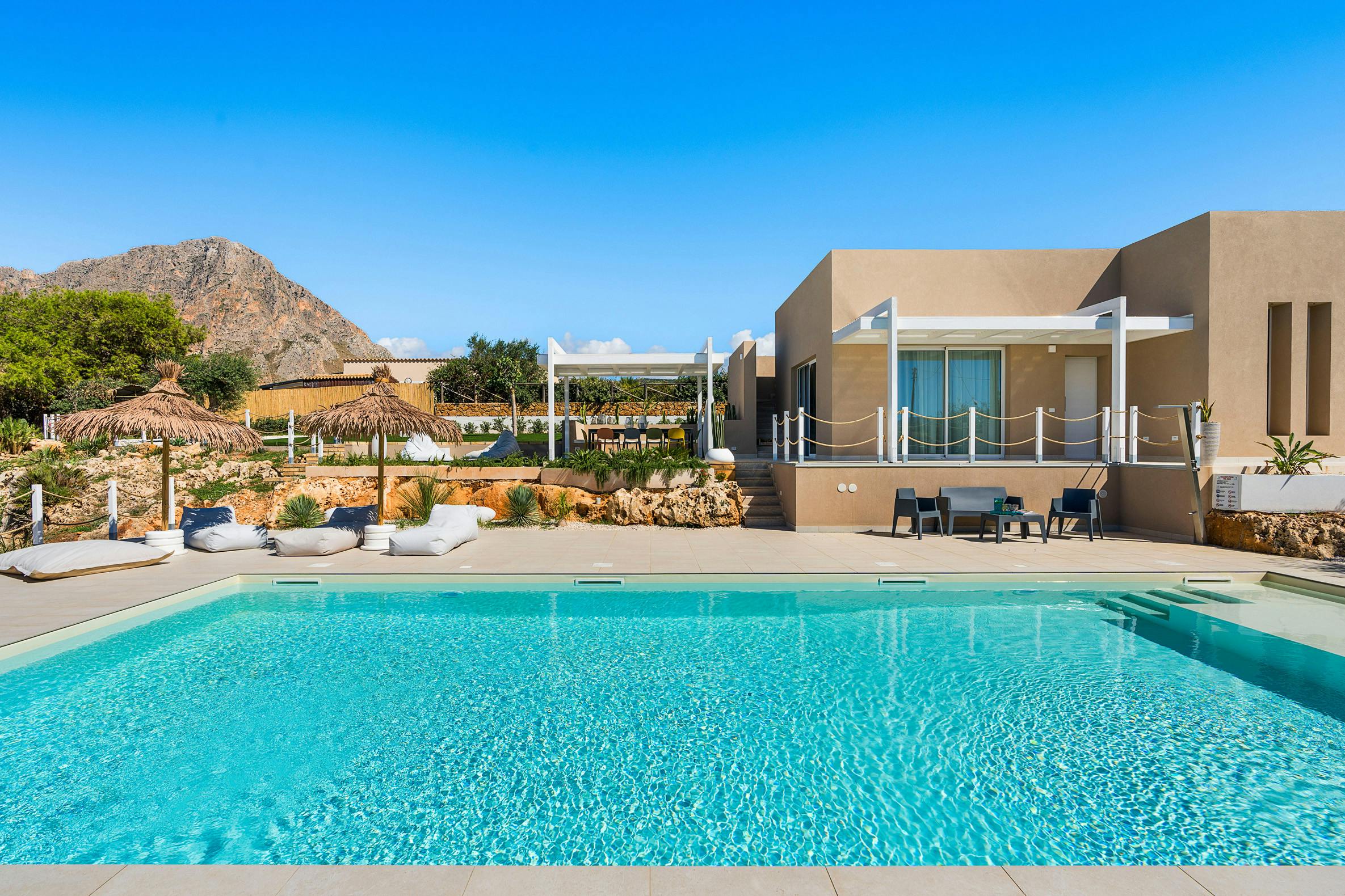 Villa Vermiglio Marausa Trapani: Luxury 4-Bedroom Villa with Private Spa and Seaviews, Trapani