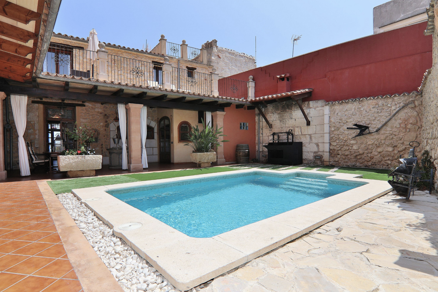 Villa Serral Dalt: Spacious 4-Bedroom Apartment Rental with Pool and Sea Views, Raiguer Mallorca