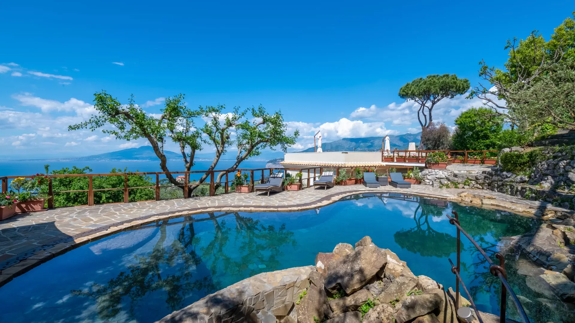 Villa Vermiglio Capo Sorrento: Luxurious 4-Bedroom Villa with Stunning Sea Views, Sorrento