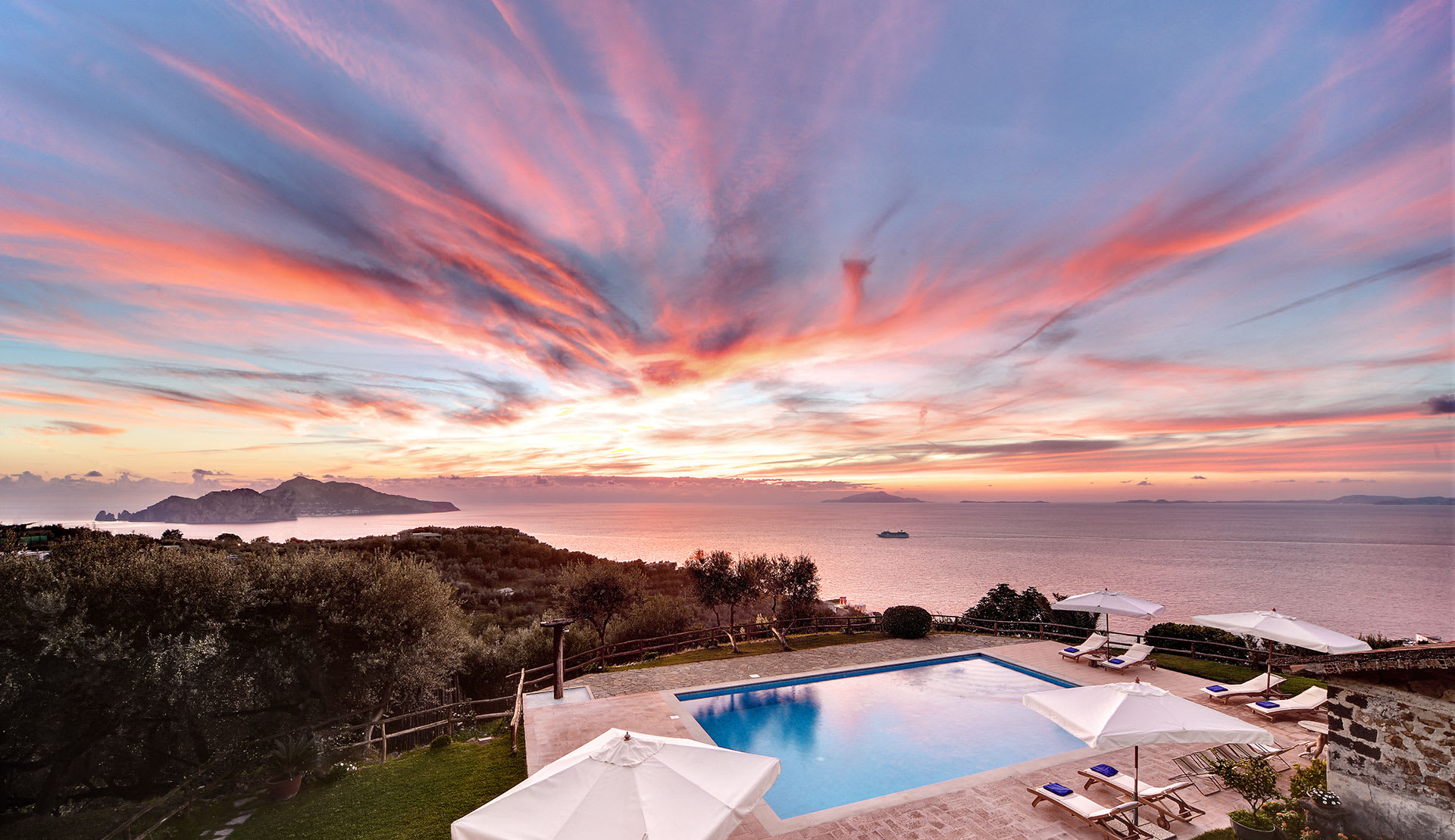 Palazzo Alba Nerano Sorrento: Luxury 9-Bedroom Apartment with Seaview and Pool, Sorrento