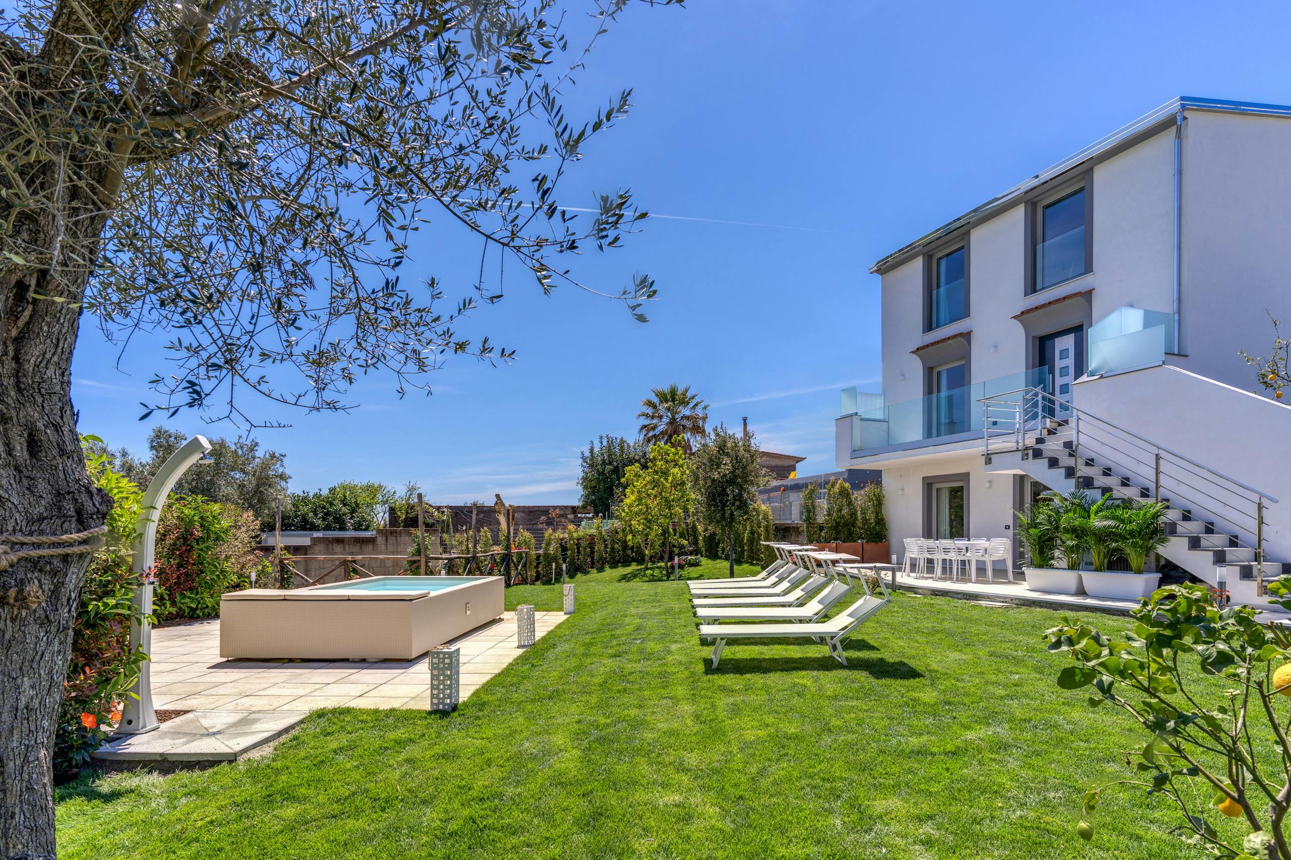 Villa Sirenetta Sorrento: Luxury 5-Bedroom Villa with Pool, Sorrento
