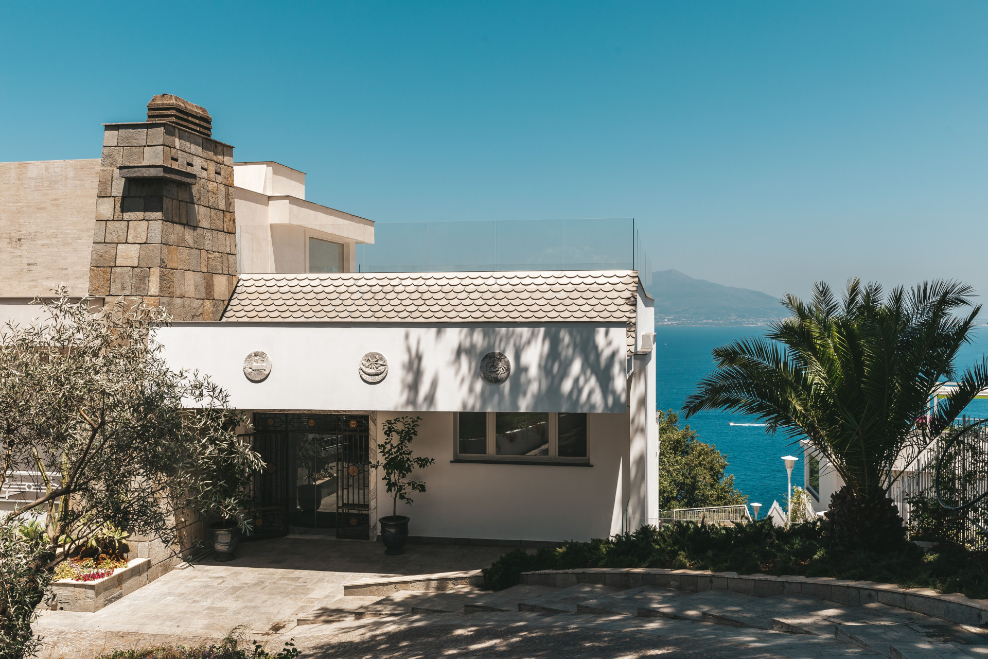Palazzo Vermiglio Mortora Sorrento: 12-Bedroom Luxury Villa with Hot Tub and Sea Views, Sorrento