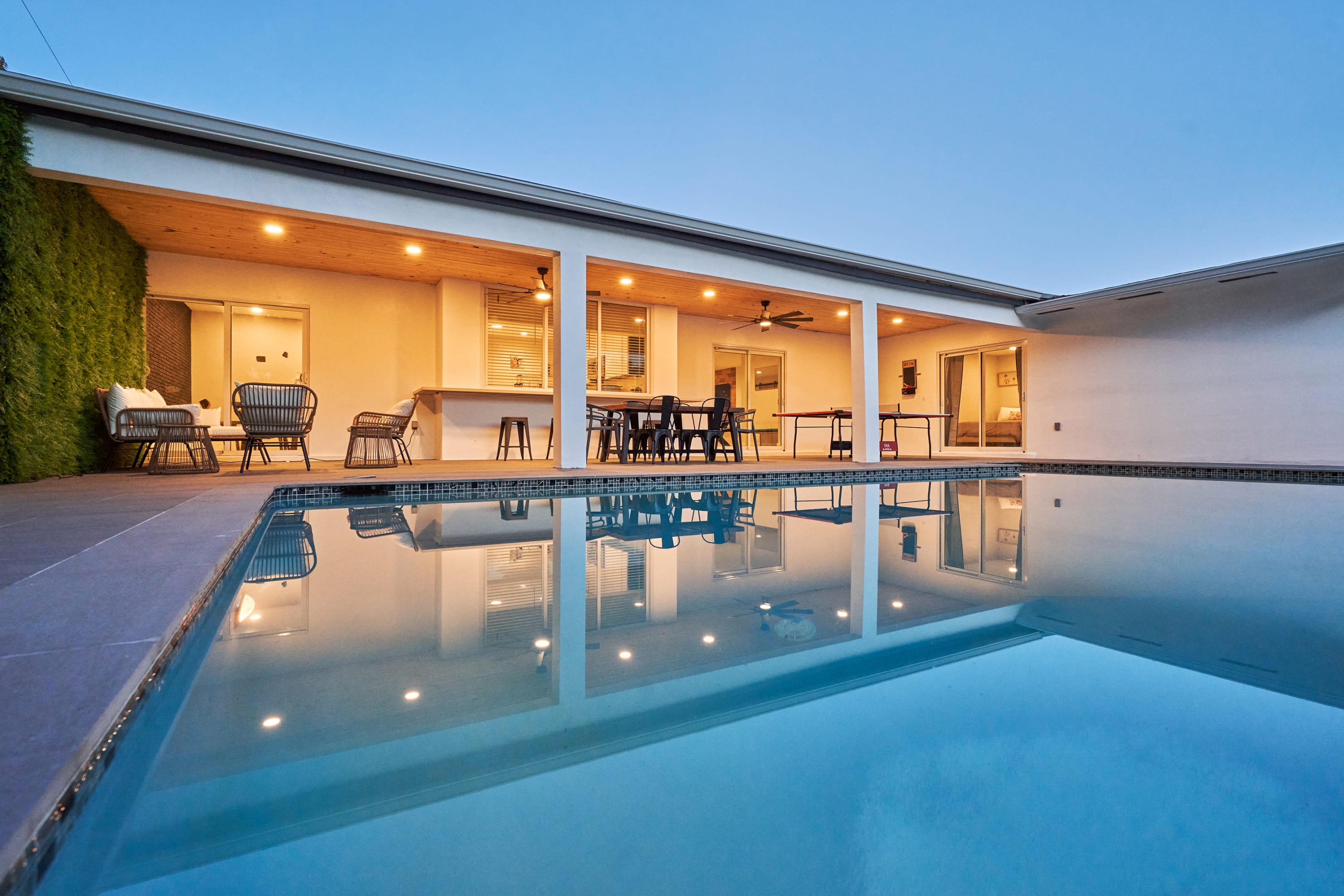 Villa Sirocco Surfside: Luxury 4-Bedroom Villa with Swimming Pool, Surfside