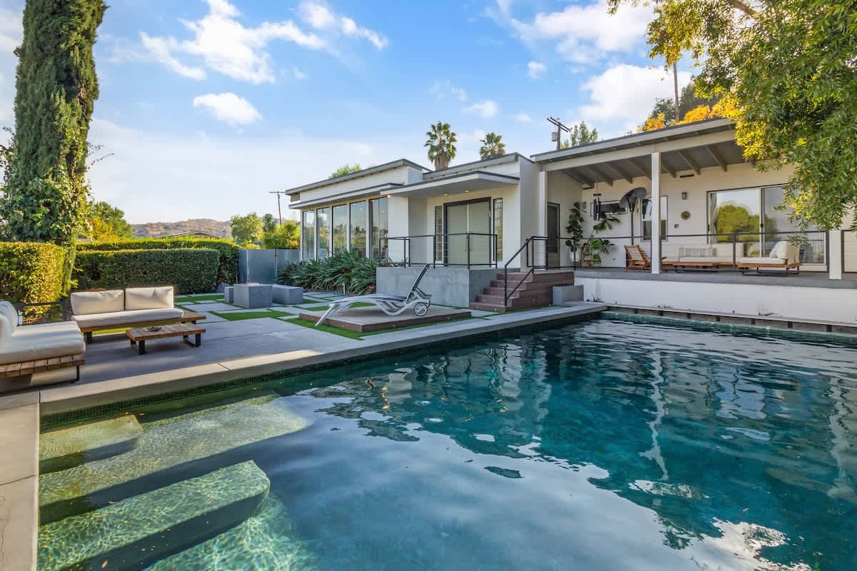 Villa Lysias Mulholland Calabasas: Luxury 4-Bedroom Villa with Private Pool and Air-Con, Calabasas