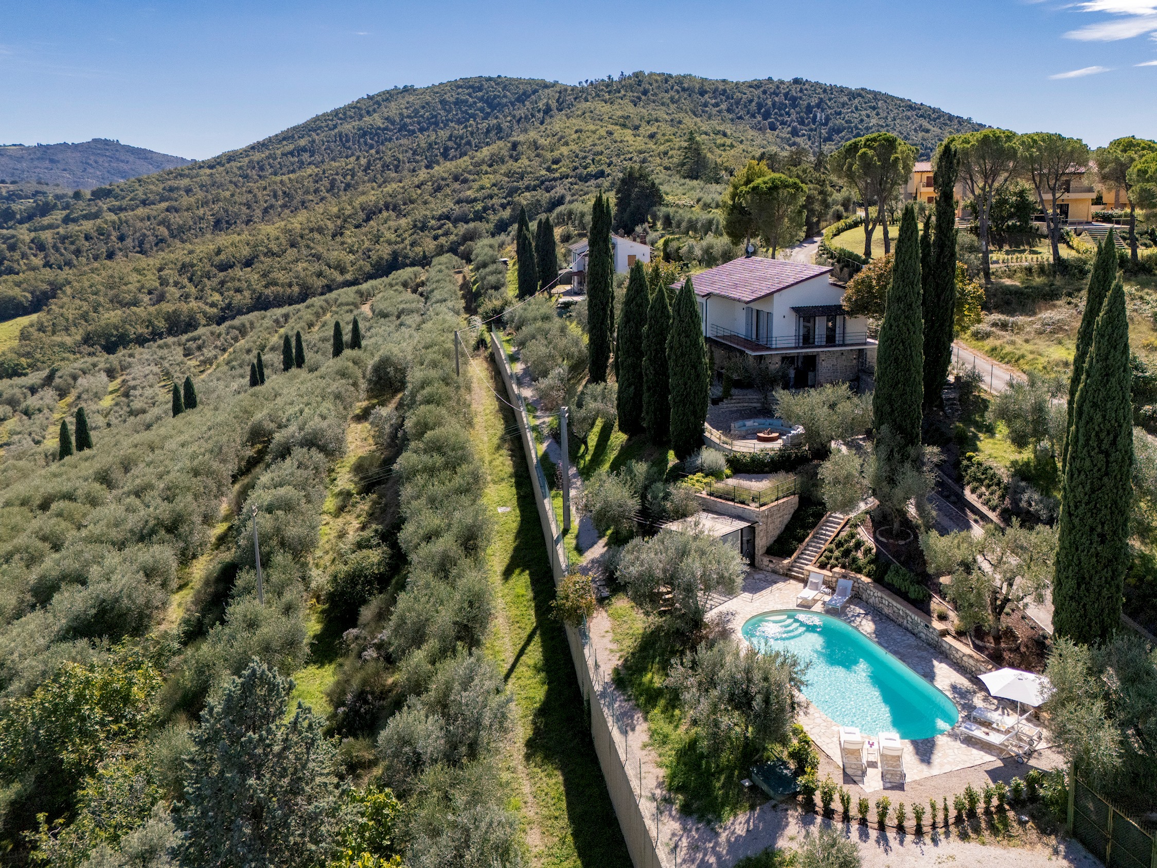 Villa Trasimeno Umbria: Exclusive 5-Bedroom Villa with Pool and Tennis Court, Umbria