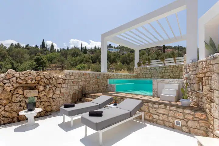 Villa Chrysos Voulisma Agios Nikolaos: Charming 1-Bedroom Apartment Rental with Hot Tub and Sea Views, Agios Nikolaos
