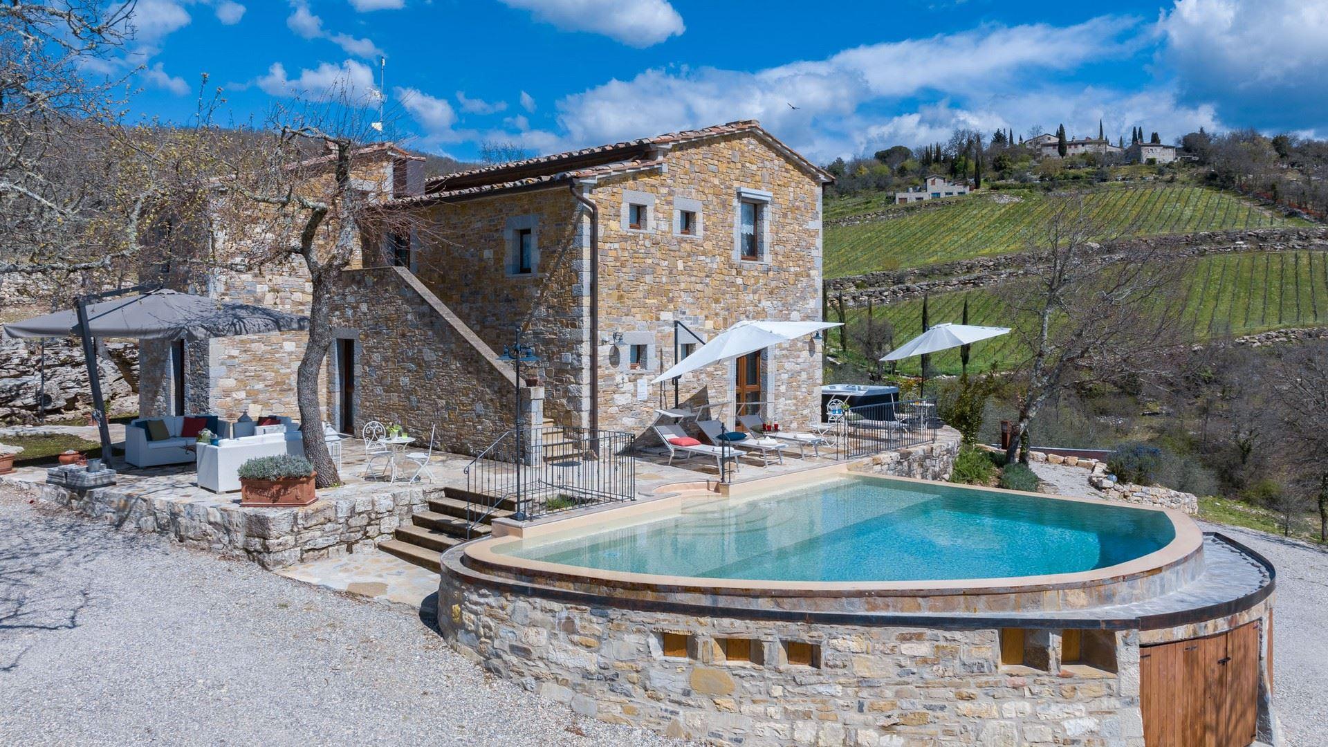 Villa Ceruleo San Donato Chianti: Luxury 4-Bedroom Villa with Pool and Sauna in Chianti, Tuscany