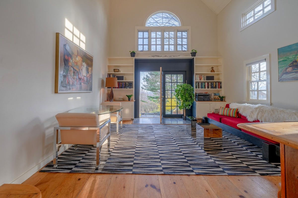 Villa Wawarsing Woodstock: Charming 2-Bedroom Romantic Villa Rental with Air-Con in Woodstock NY