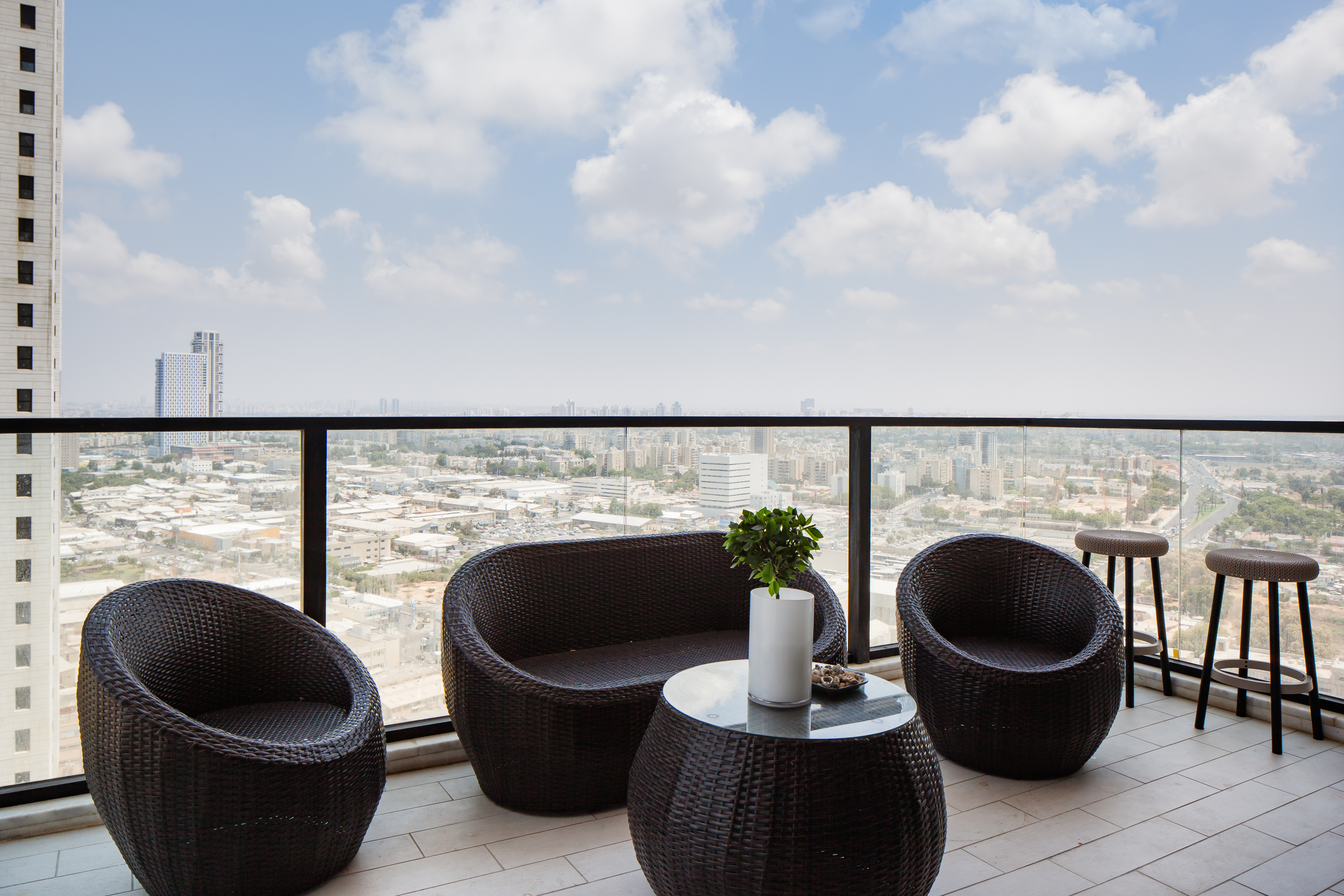 Villa Yarkon Tel Aviv: Spacious 3-Bedroom Apartment with Seaview and Air-Con, Tel Aviv City Centre