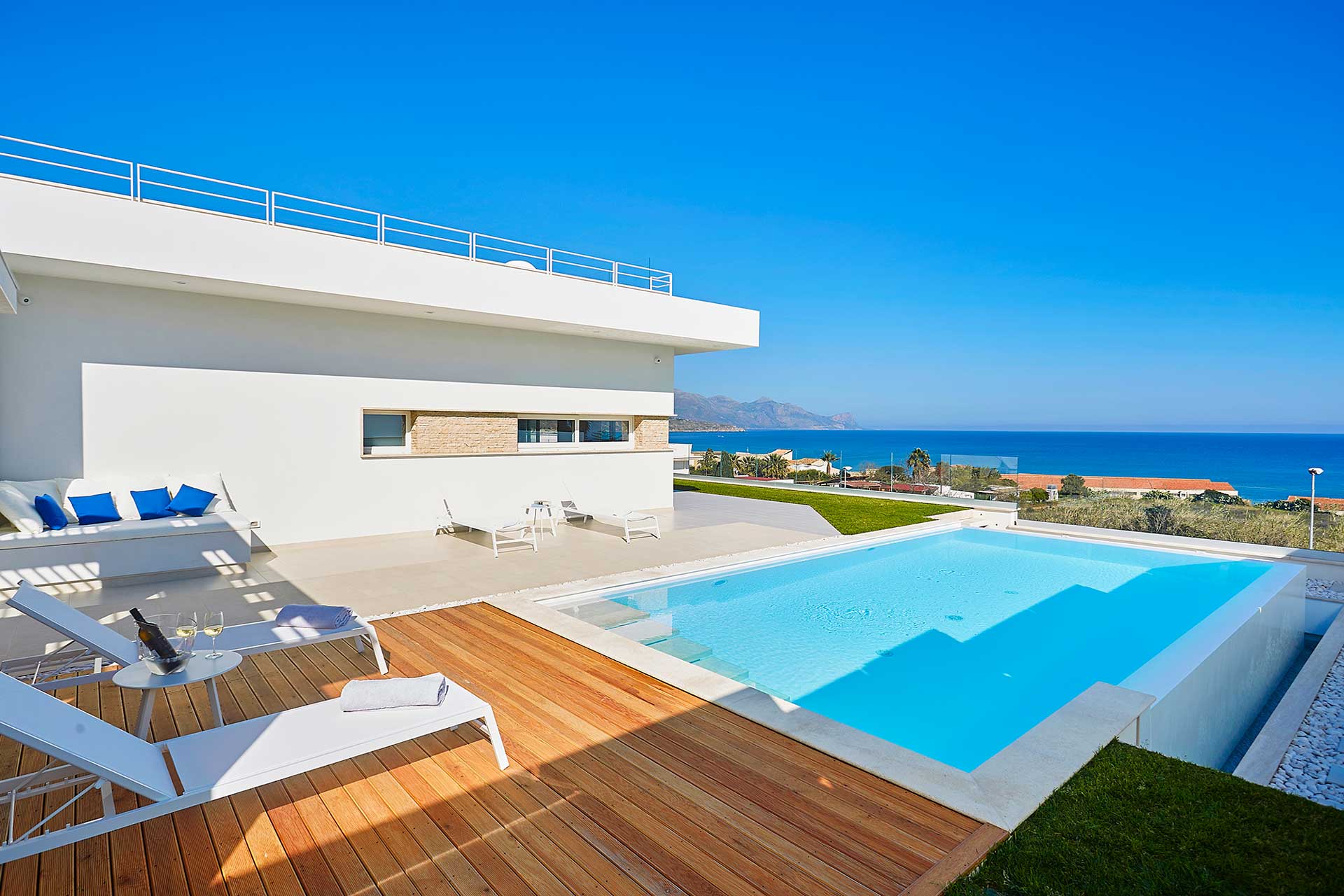 Villa Zagara Alcamo: Luxury 3-Bedroom Villa with Infinity Pool and Sea Views, Trapani