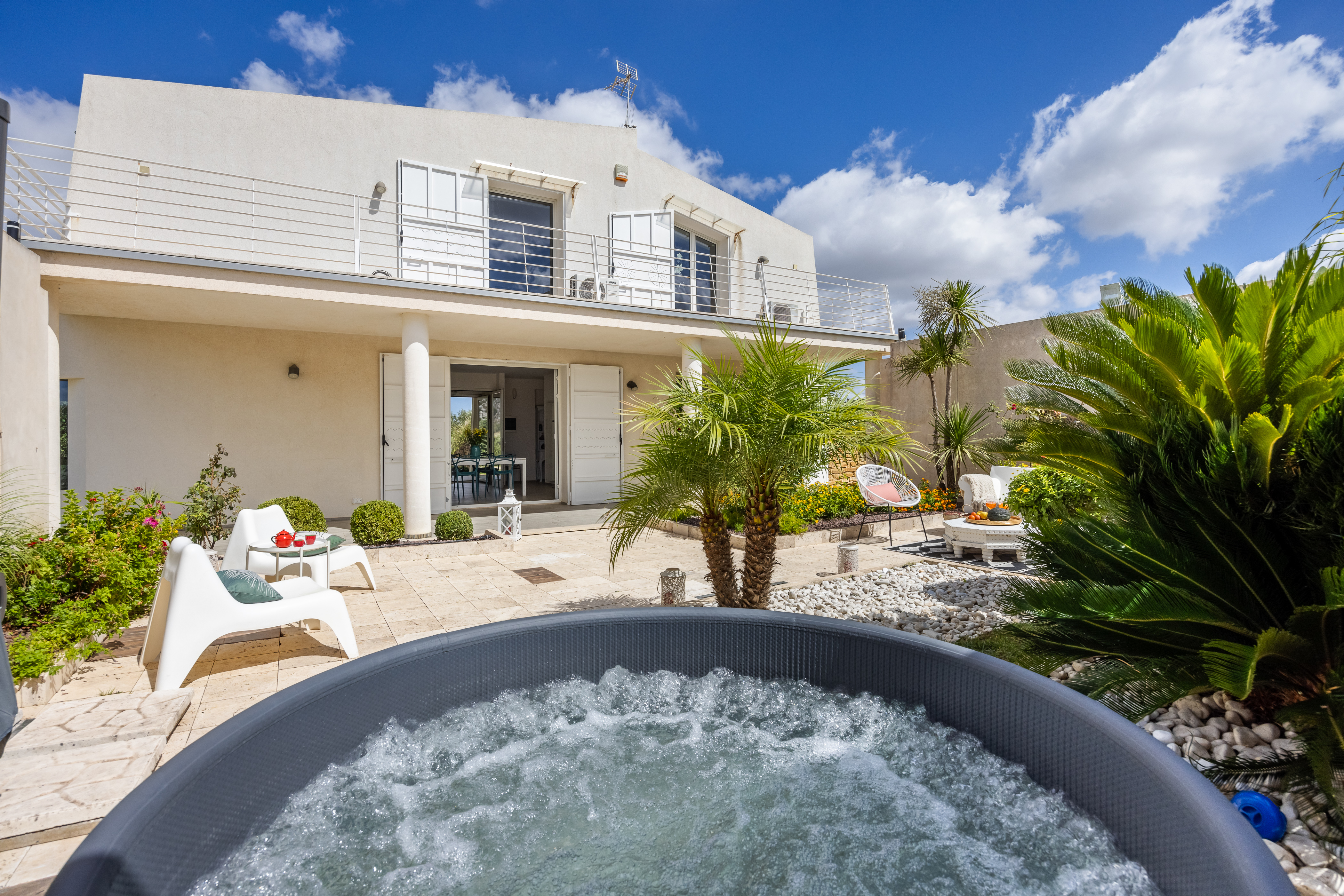Villa Ceruleo Falsomiele Palermo: Luxury 3-Bedroom Villa with Pool and Sea Views, Palermo