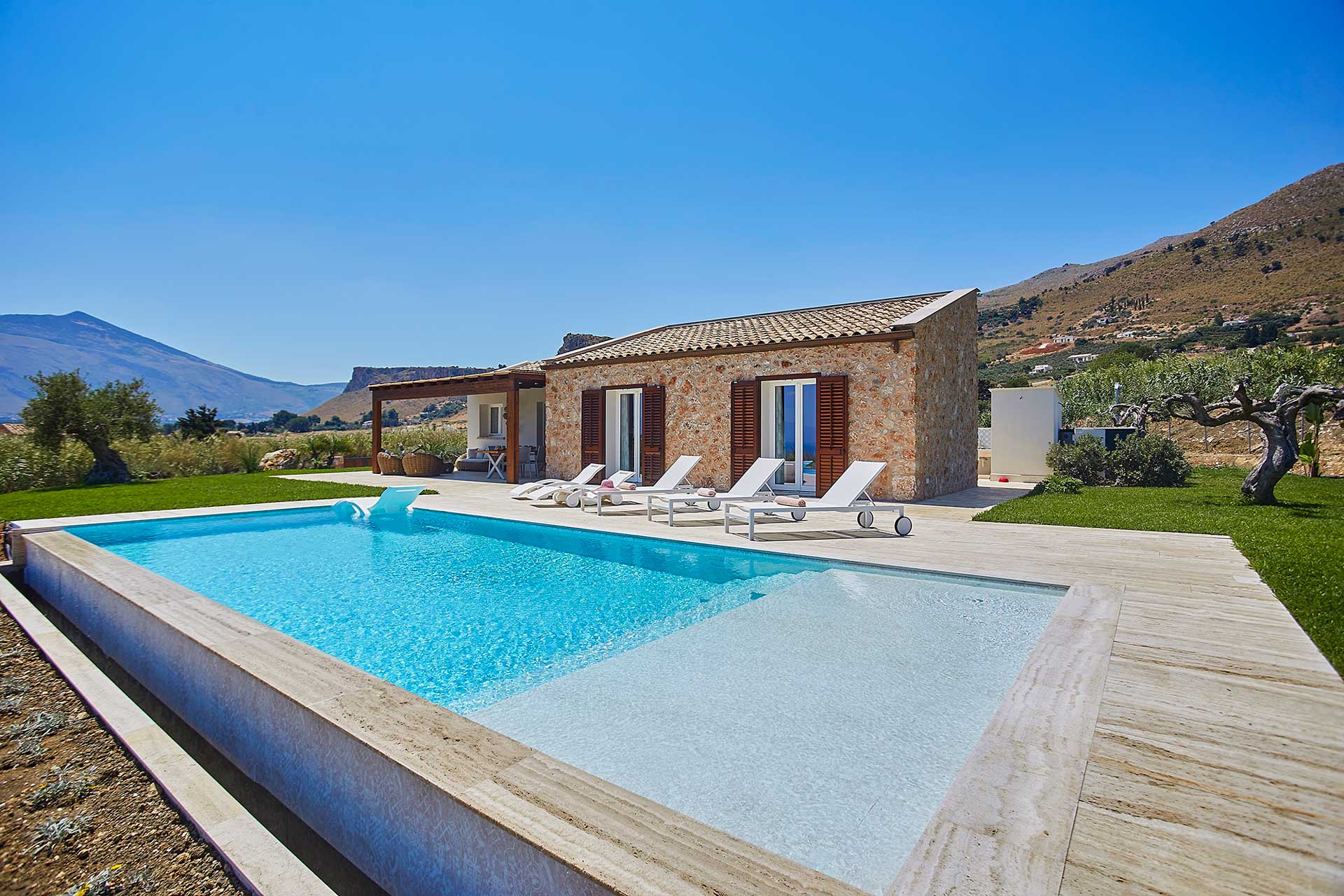 Villa Zibibbo Scopello: Luxury 3-Bedroom Villa with Pool and Hot Tub, Trapani Sicily